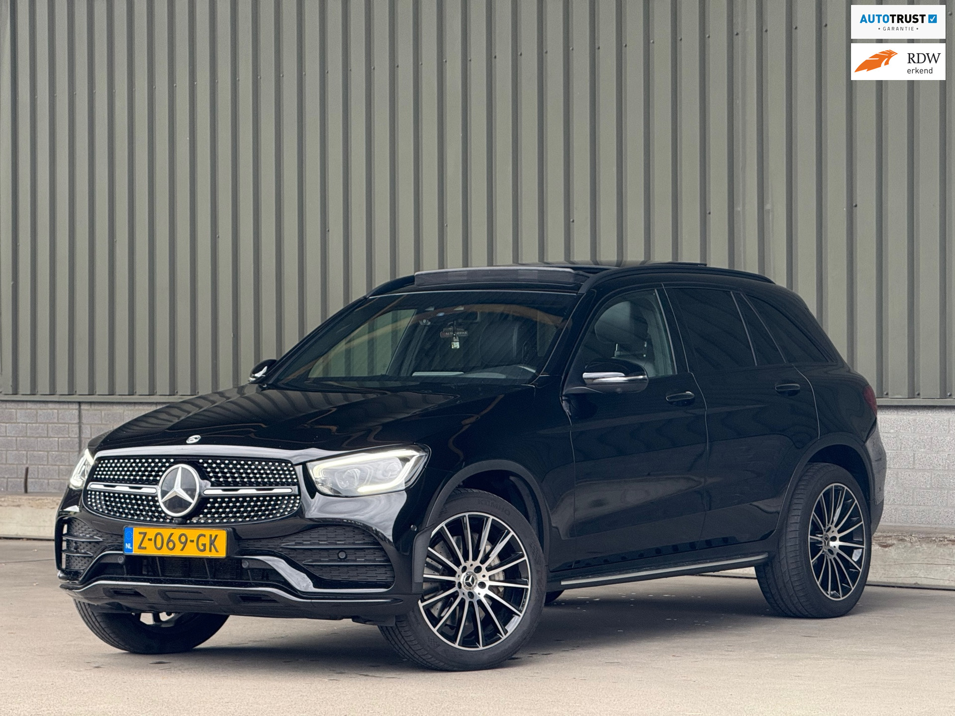 Mercedes-Benz GLC 300 E 4Matic 300e 4MATIC Business Solution AMG | Head-Up Display | Panoramadak | Elektrische achterklep | 2021 - voorkant