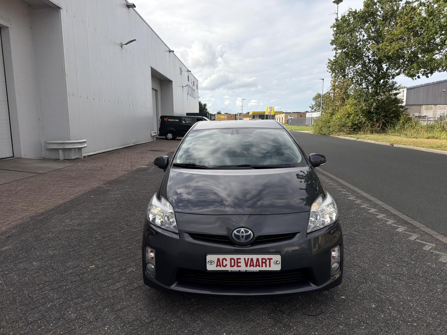 Toyota Toyota Prius 1.8 Executive - NAVI/LEER/JBL/CAMERA/NAP 2011 - voorkant