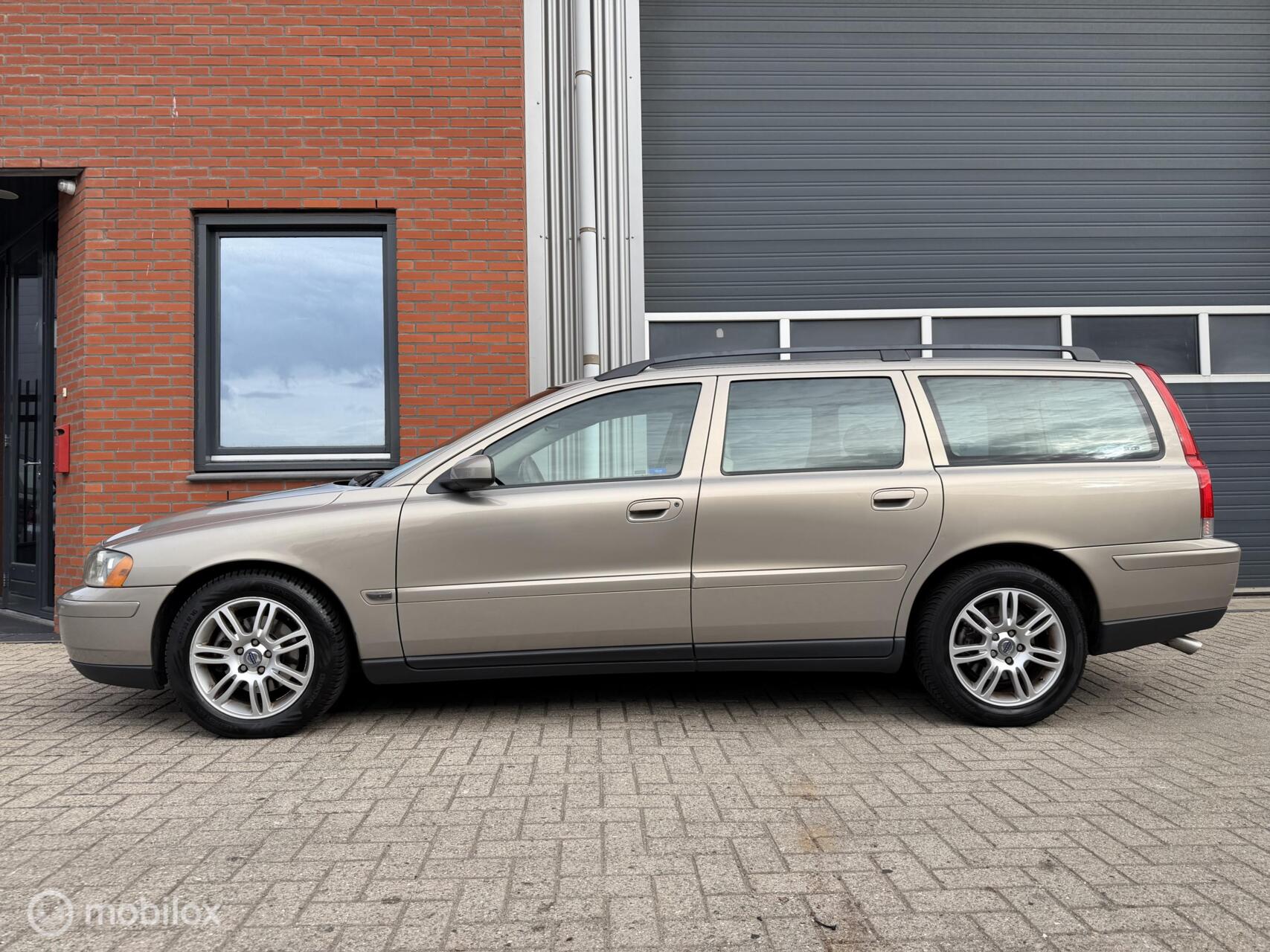 Volvo V70 2.4 - airco - leder - orig. NL - APK 8-2027 2005 - voorkant