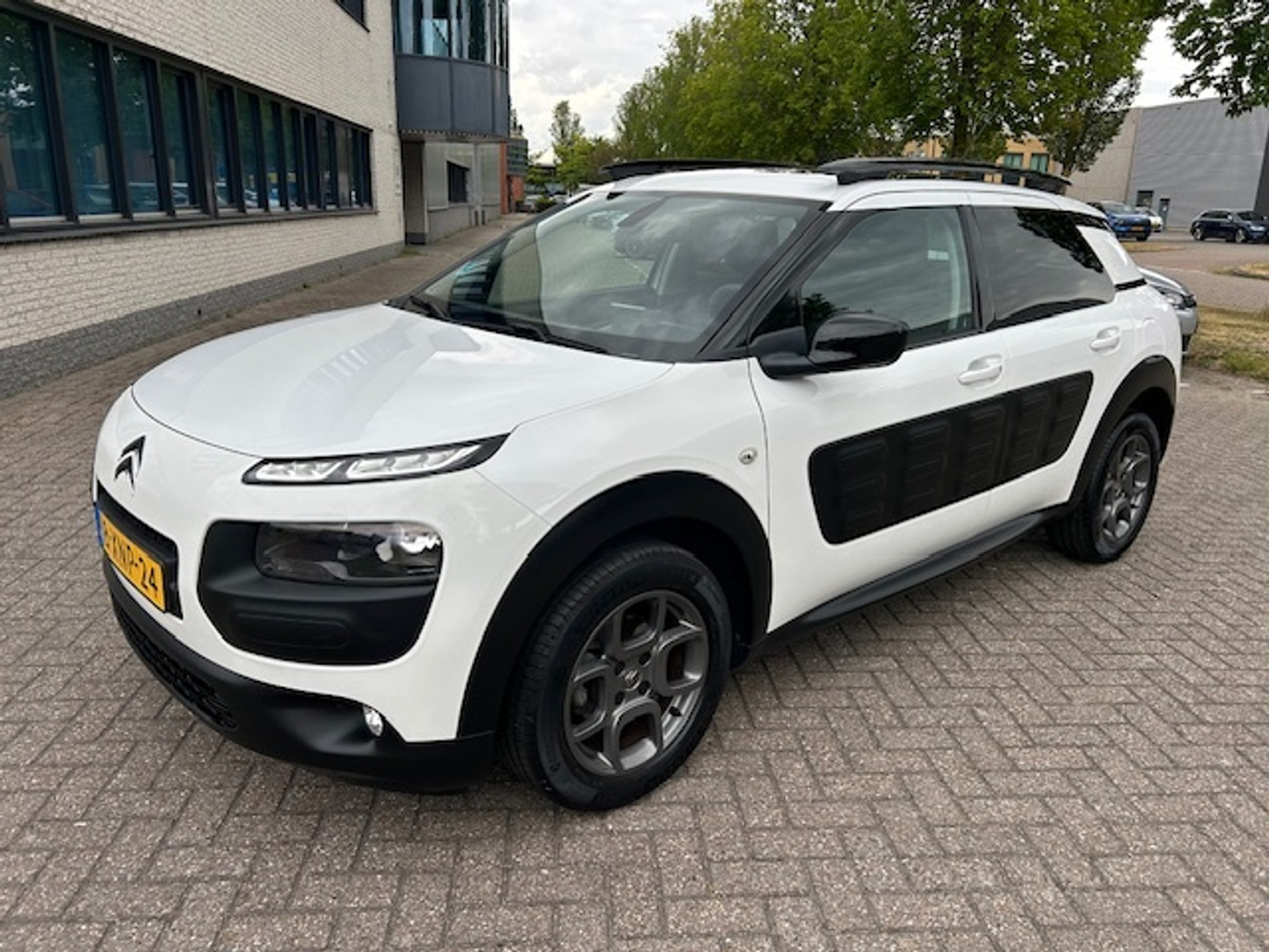 Citroen C4 Cactus 1.2 e-VTi Shine 2014 - voorkant