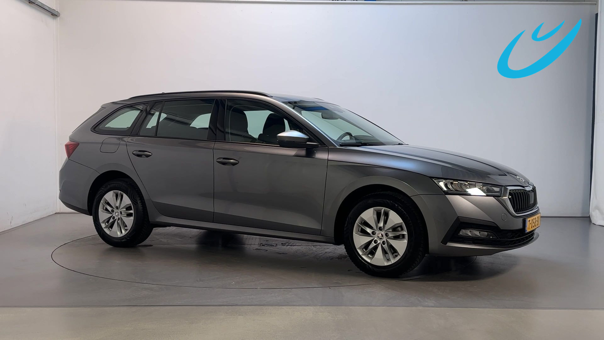 Skoda Octavia 1.0 e-TSI DSG Business Edition Trekhaak Navigatie Parkeersensoren App-Connect 2023 - voorkant