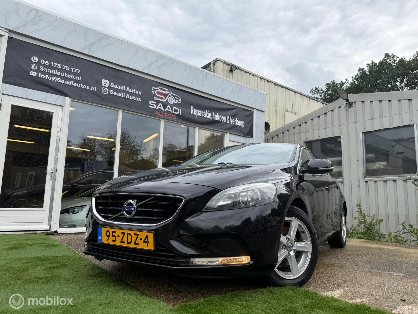 Volvo V40 1.6 T3 Momentum (ACHTERUITRIJCAMERA, PARKEERSENSOREN, CRUISE CONTROL, NAVIGATIE, NL-AUTO) 2012 - voorkant