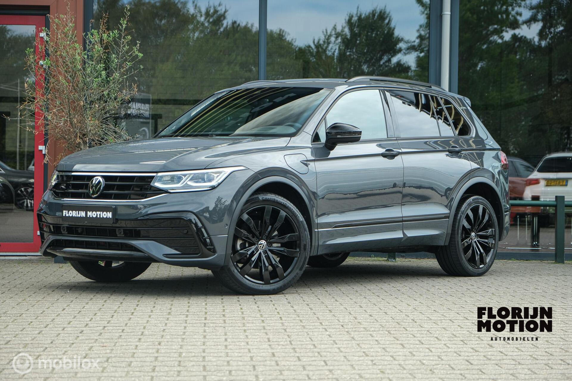 Volkswagen Tiguan 1.4 TSI eHybrid R-Line Business+ | Leder | ACC | HUD | R-Line Black Style-pakket | Elec Trekhaak | Stoel en stuurwielverw. | 2x memory | IQ.Light | Sfeerverlichting | DAB+ | Black Style pakket 2022 - voorkant