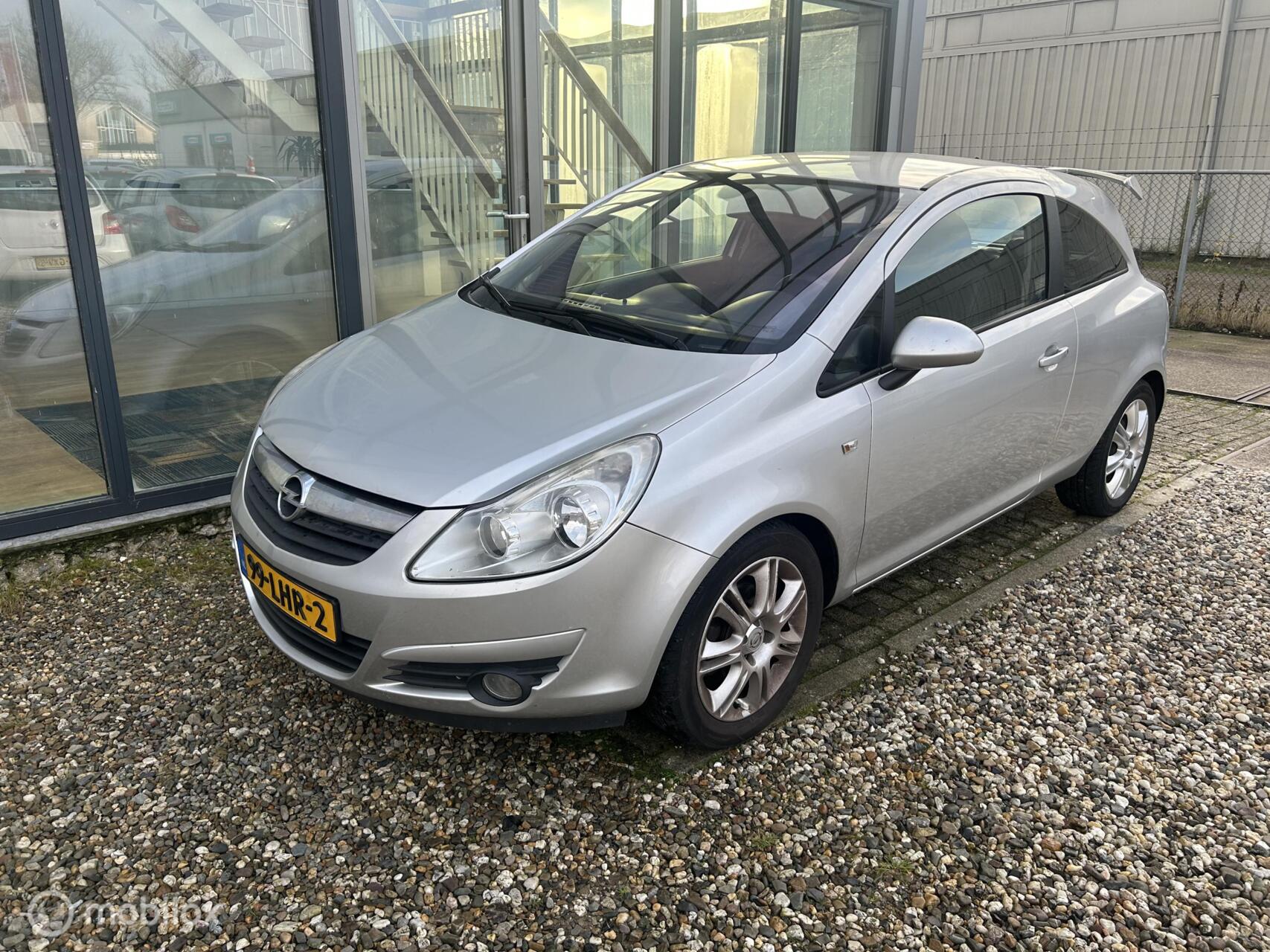 Opel Corsa 1.4-16V '111' Edition parkeersensoren 2010 - voorkant