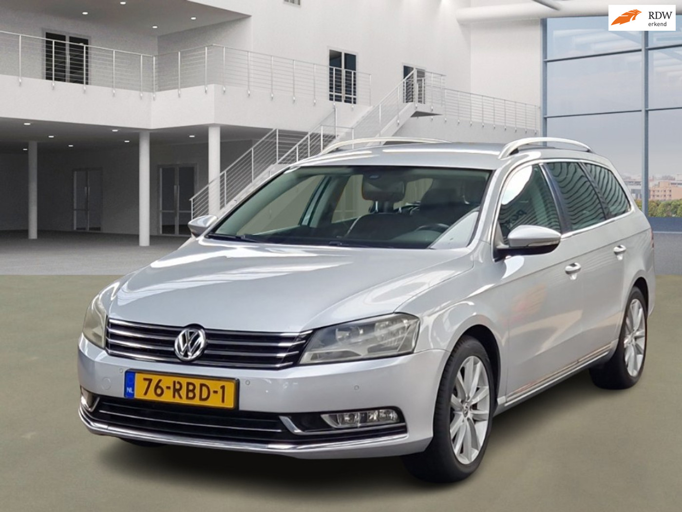 Volkswagen Passat 1.4 TSI Highline BlueMotion AUT NAVI PSENSOR CRUISE TREKHAAK 2 X SLEUTELS 2011 - voorkant