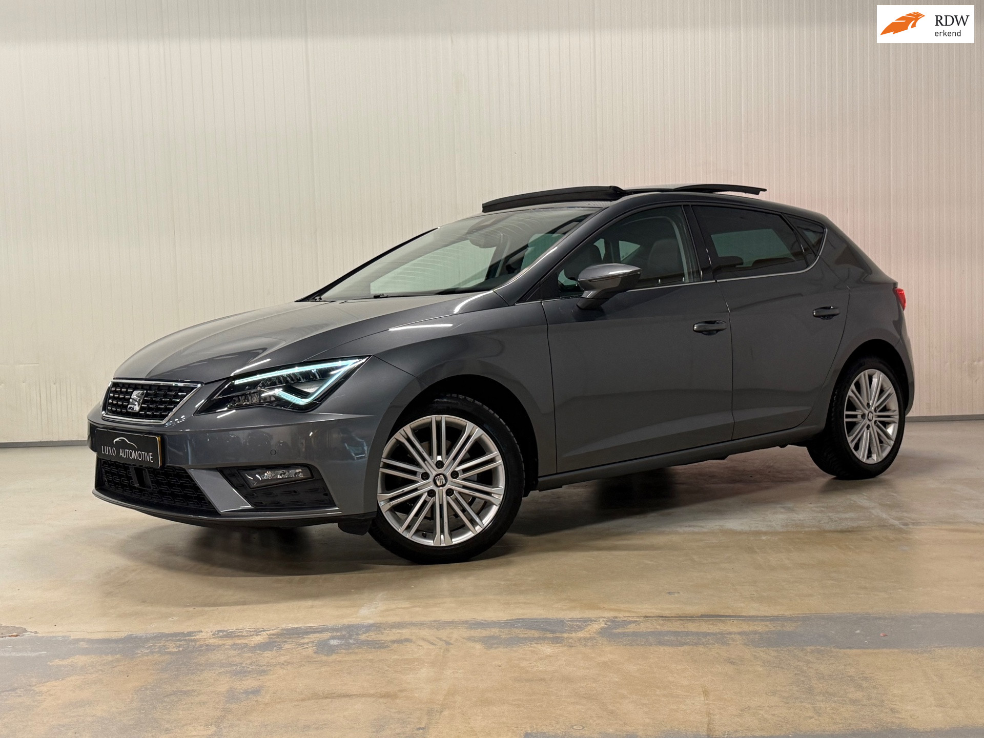 Seat Leon 1.4 EcoTSI FR Business Intense | PANO | VIRTUAL DASH | ACC | CAMERA 2018 - voorkant