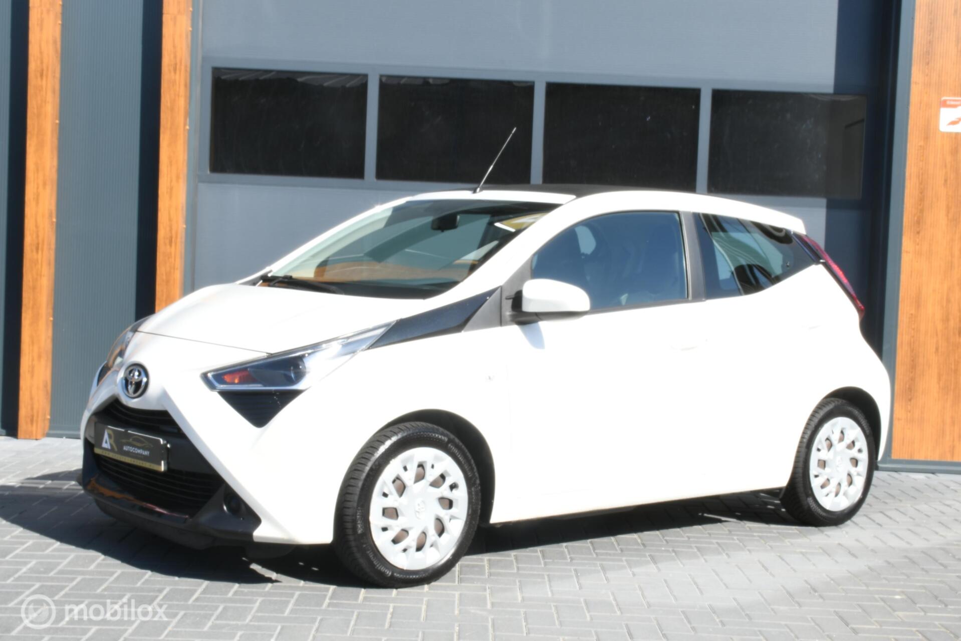 Toyota Toyota Aygo 1.0 VVT-i x-play|AIRCO|CARPLAY|OPENDAK 2020 - voorkant