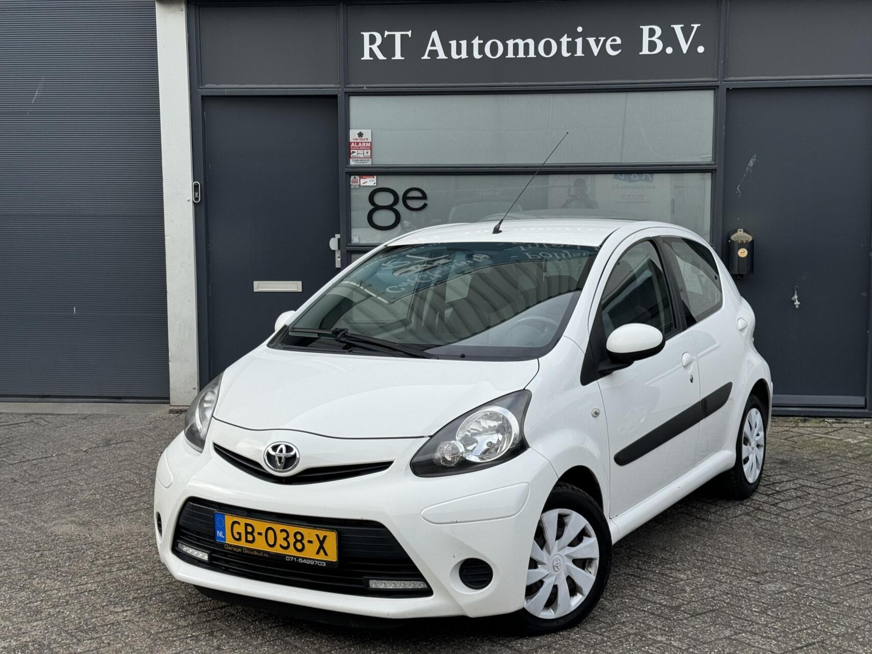 Toyota Toyota Aygo 1.0 VVT-i Comfort Facelift / Airco 5drs 2013 - voorkant