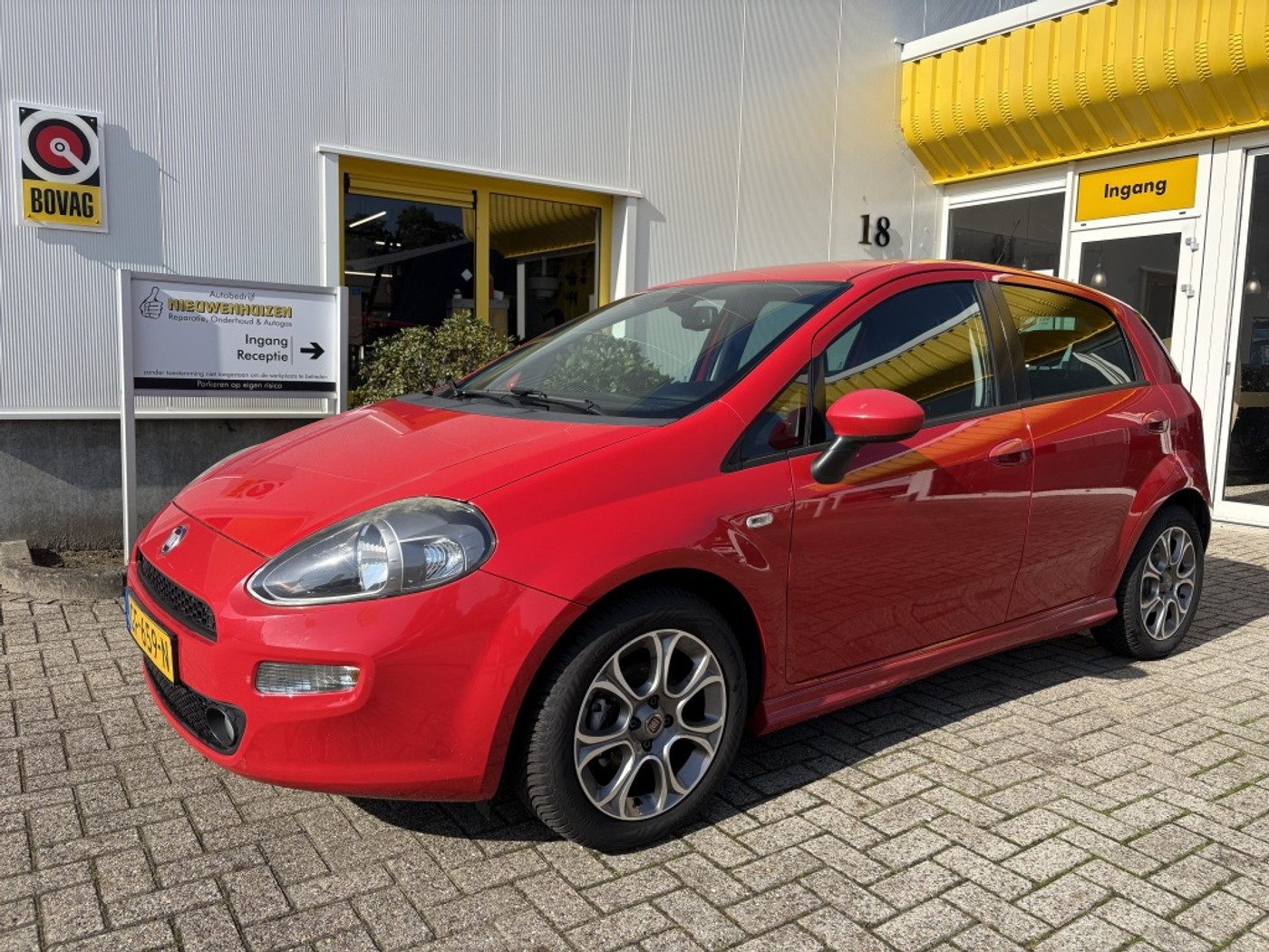Fiat Fiat Punto 0.9 TwinAir Lounge Climatecontrol Cruisecontrol 2015 - voorkant