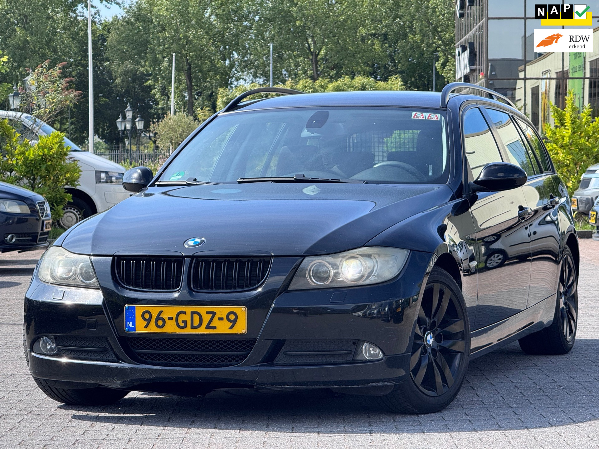 BMW 3er Reihe 318d High Executive | Navigatie | Xenon | Parkeersensoren | Trekhaak | 2008 - voorkant