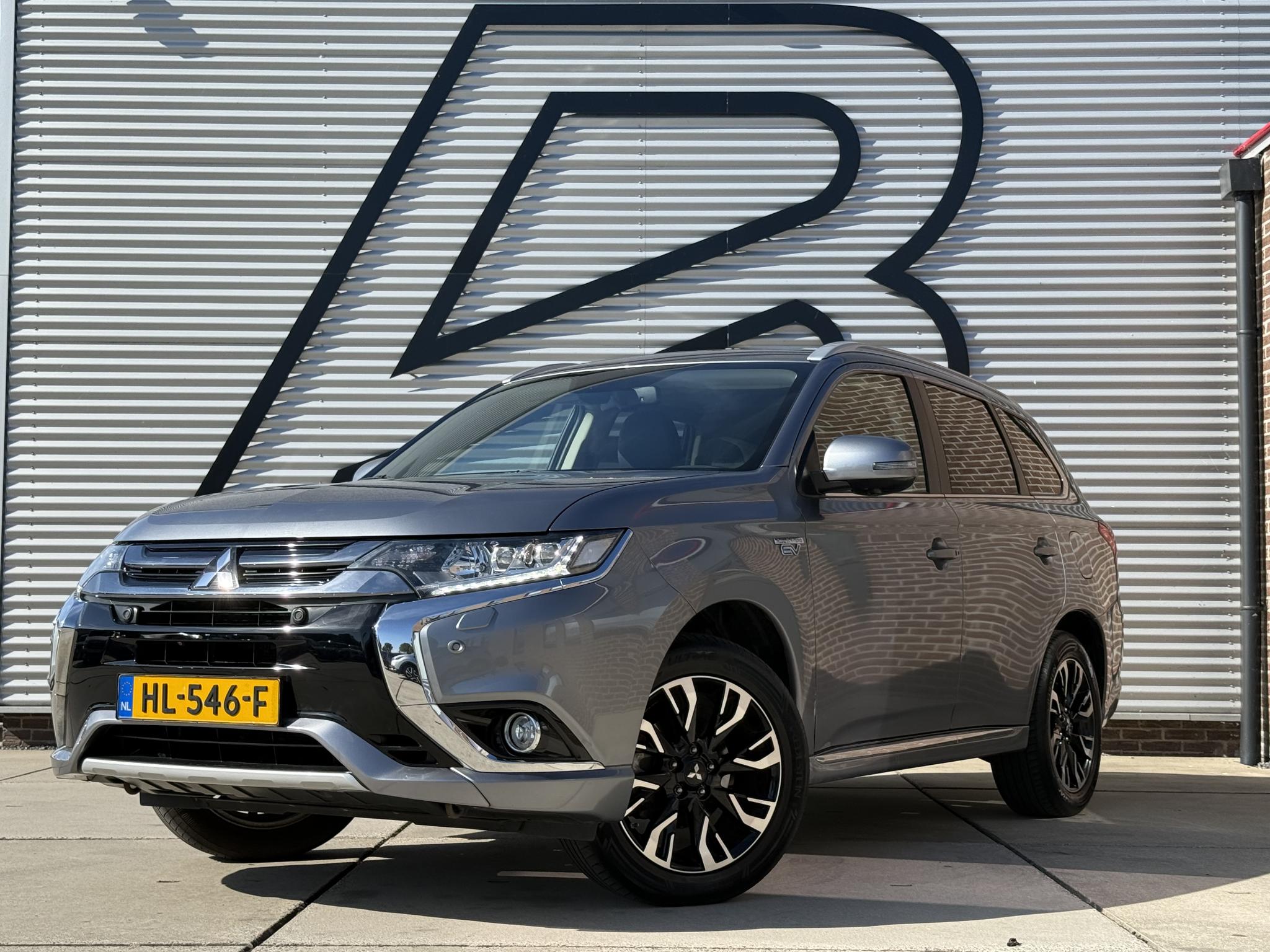 Mitsubishi Mitsubishi Outlander 2.0 PHEV instyle+ 2015 - voorkant