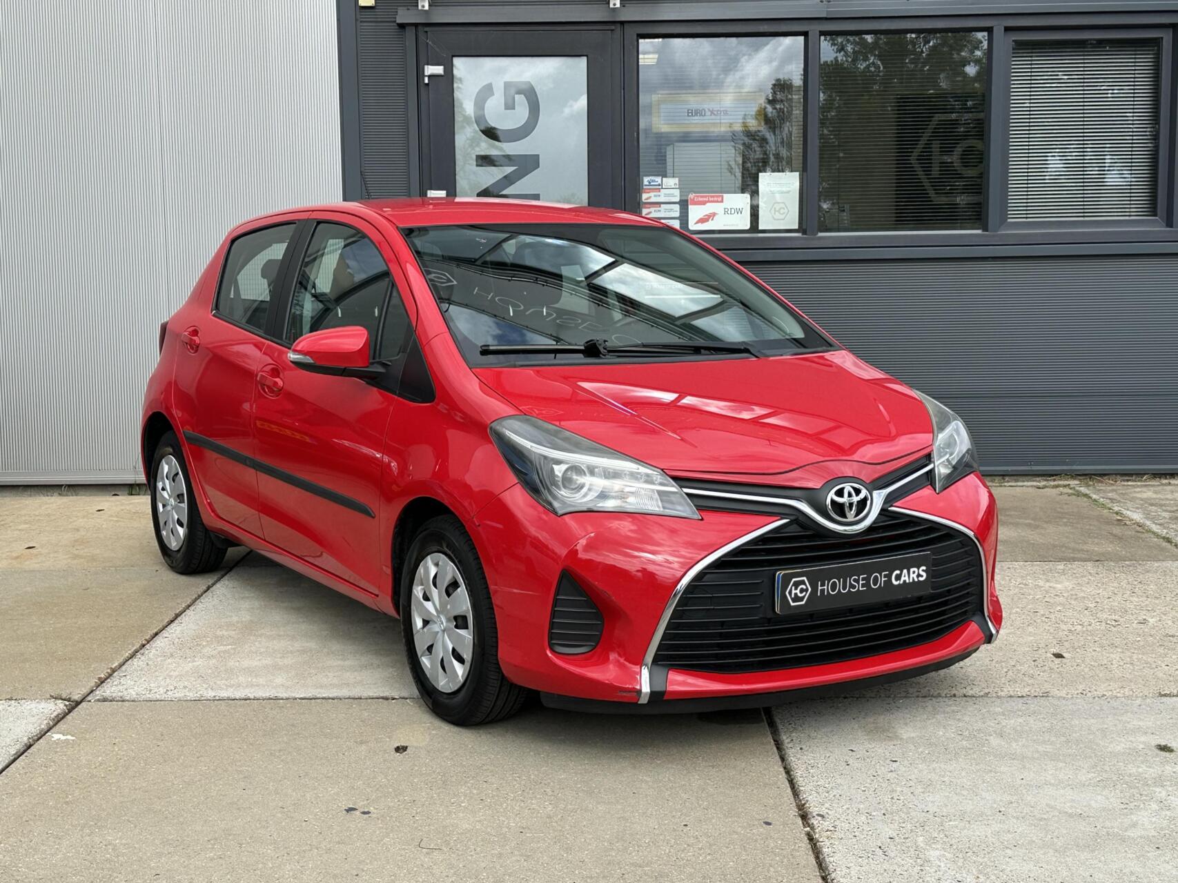 Toyota Toyota Yaris 1.0 VVT-i Aspiration 5-Deurs Airco Navi LED NAP 2016 - voorkant