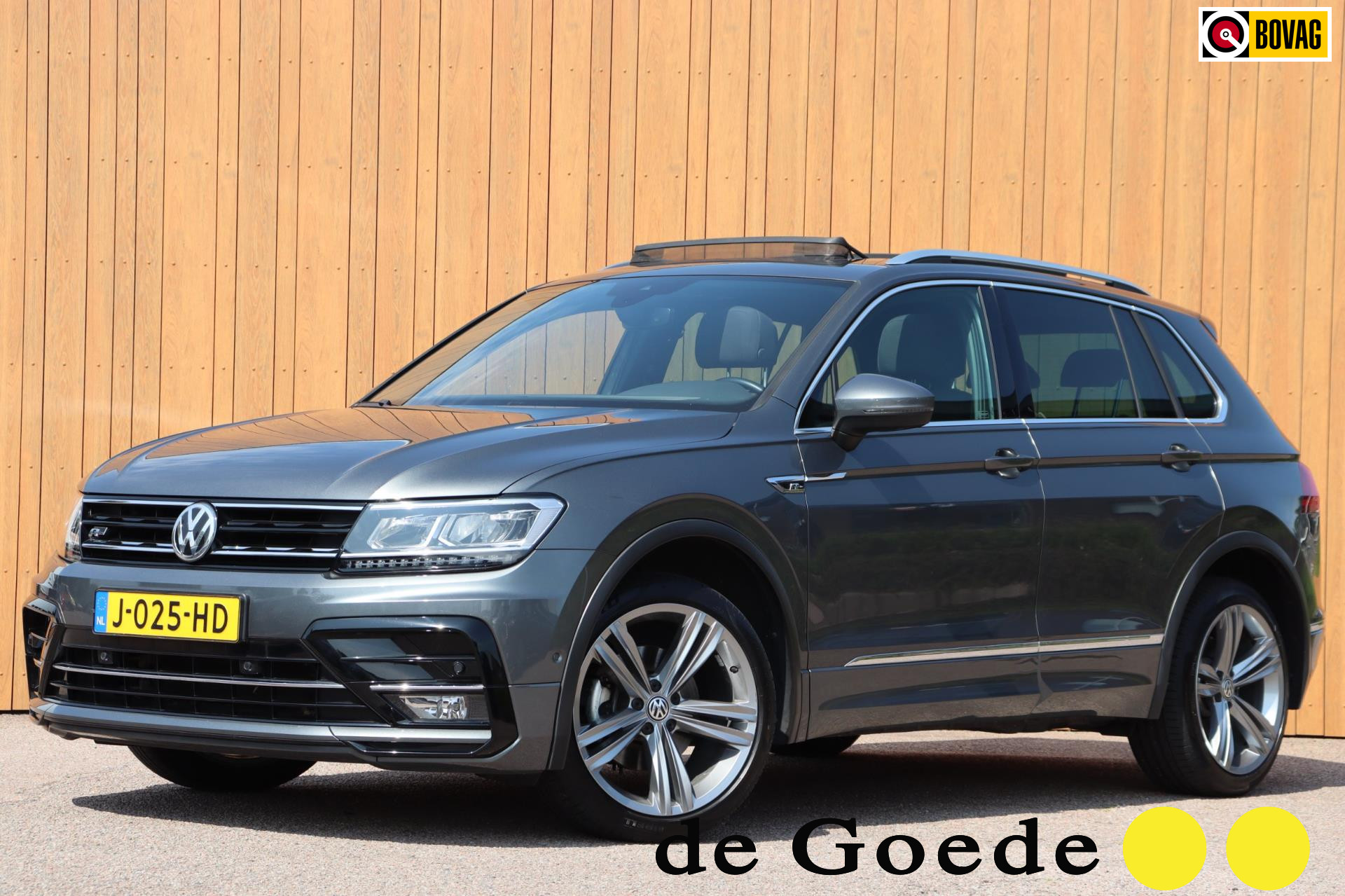Volkswagen Tiguan 1.5 TSI ACT Highline Business R-Line org.NL schuifdak camera el.klep stoelverw. 2020 - voorkant