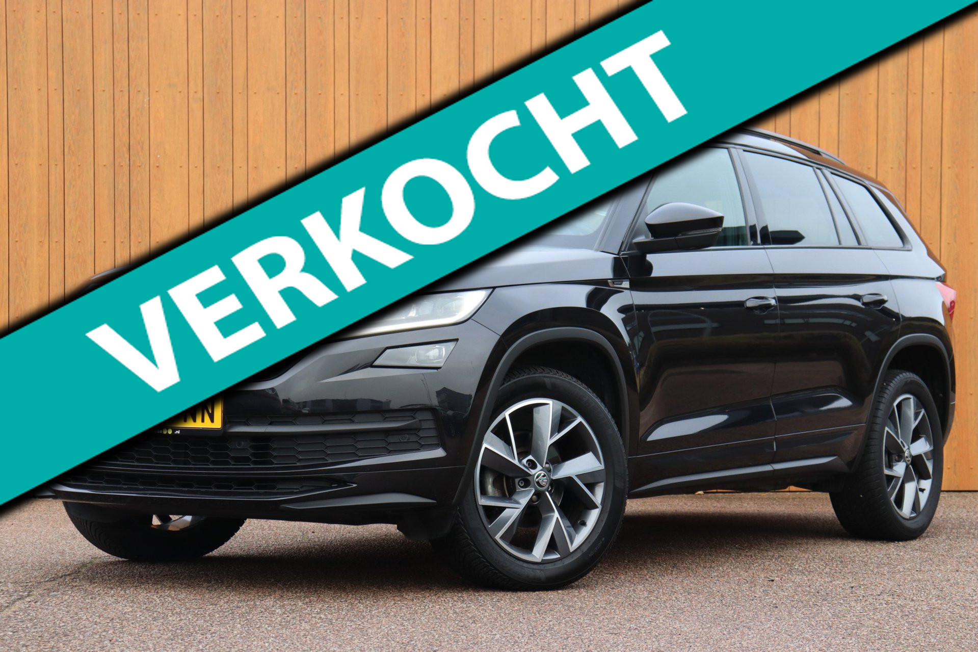 Skoda Kodiaq 1.5 TSI Sportline Business  org. NL-auto half-leer+el+mem+vw+stuur a-camera digitaal-dashboard 2021 - voorkant