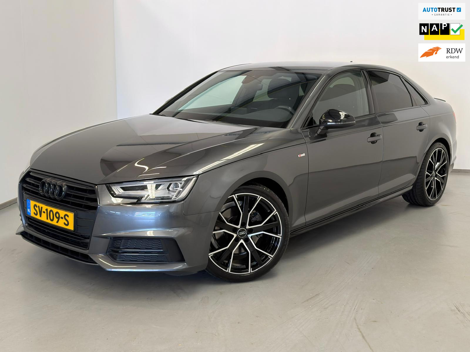 Audi A4 Limousine 1.4 TFSI Sport S line black edition 2018 - voorkant
