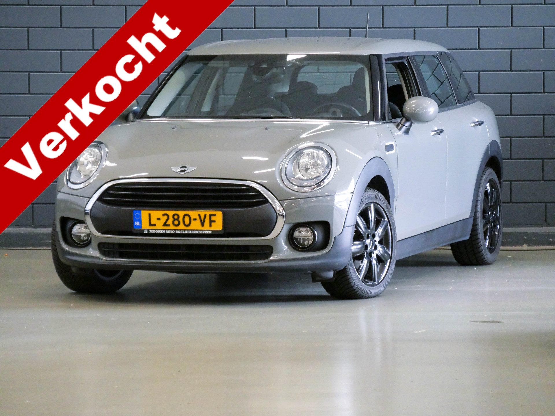 Mini Mini Clubman 1.5 One Chili Serious Business 2017 - voorkant