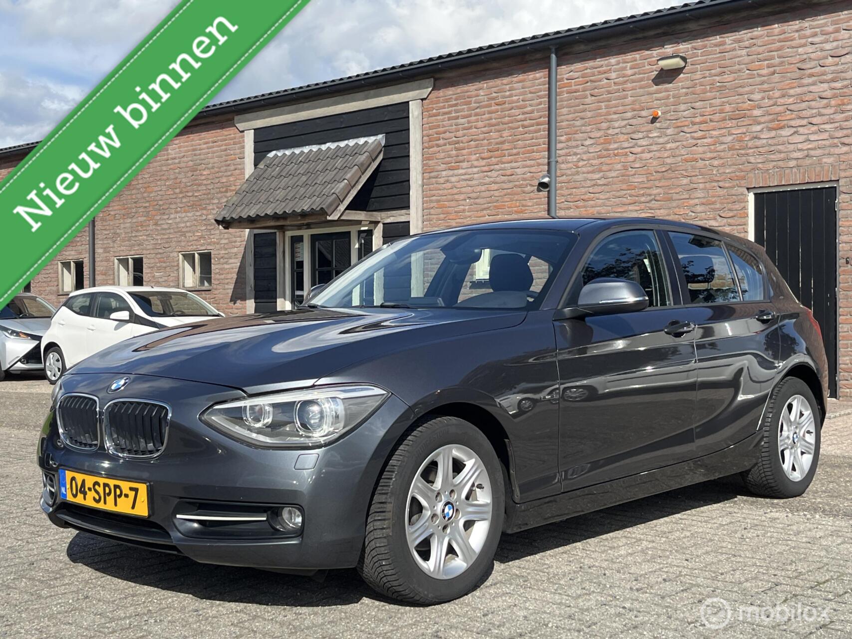 BMW 1er Reihe 116i EXE Sportline Xenon Airco 2011 - voorkant