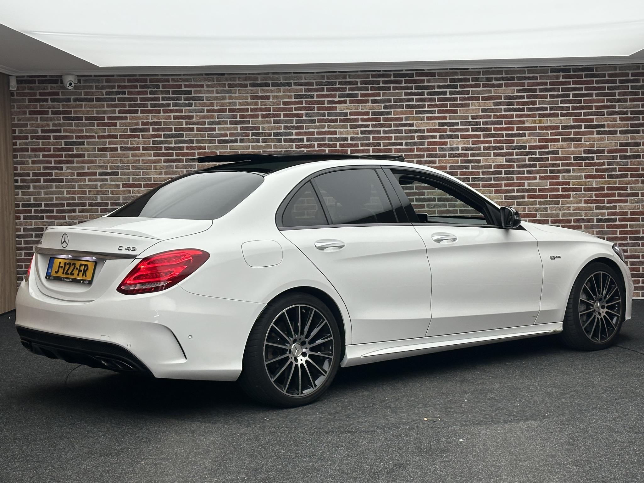 Foto van Mercedes-Benz AMG C 43