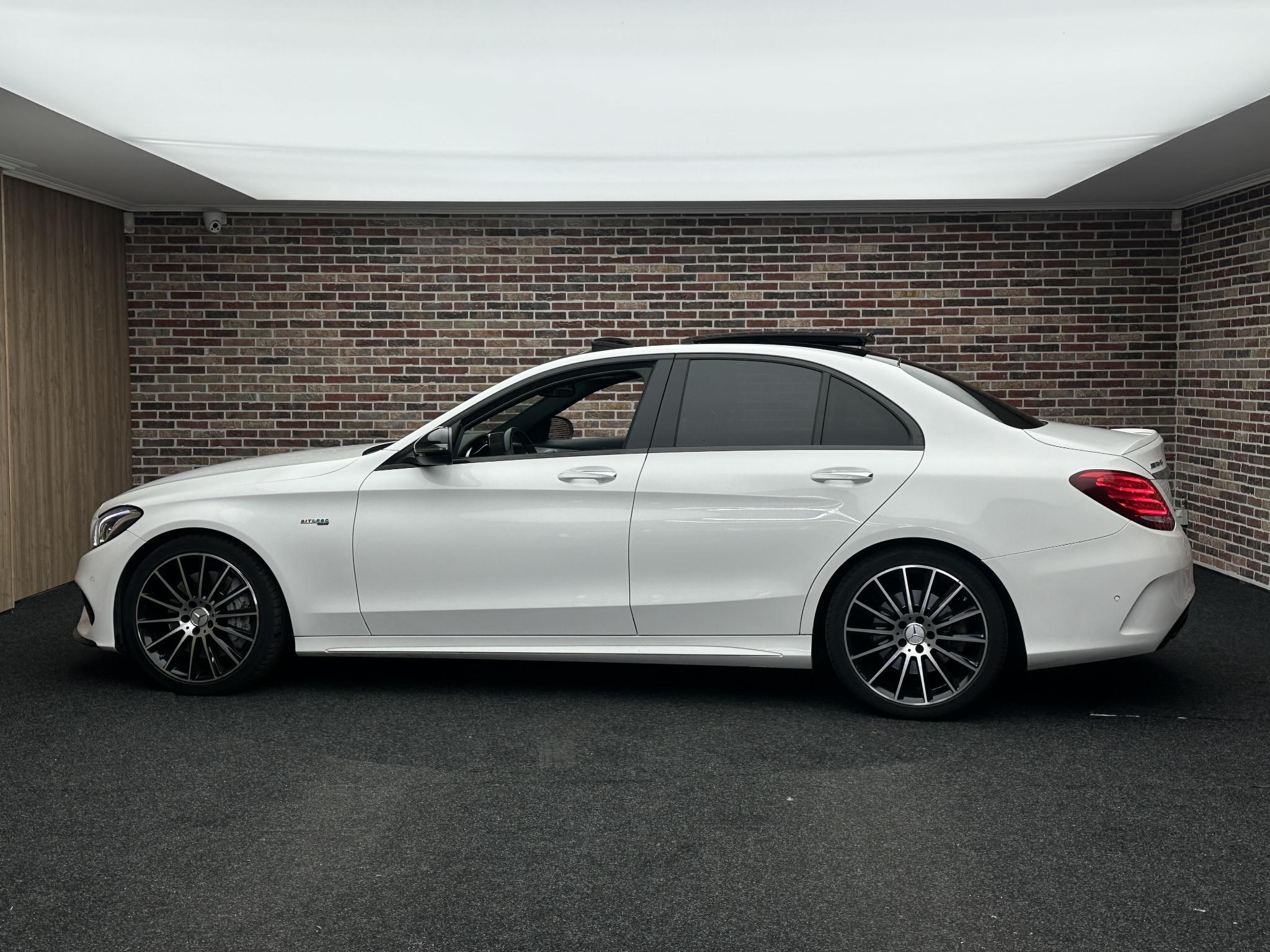 Foto van Mercedes-Benz AMG C 43