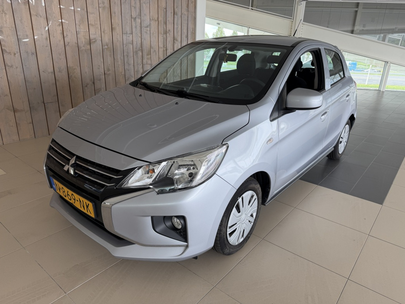Mitsubishi Mitsubishi Space Star 1.2 Cool+ 2021 - voorkant