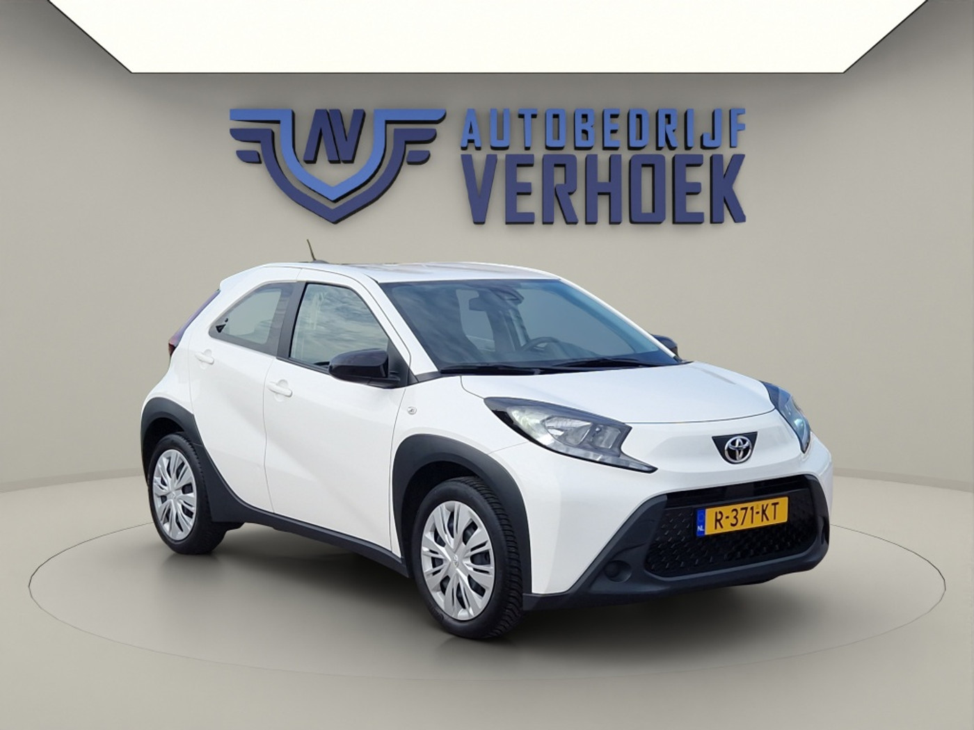 Toyota Toyota Aygo X 1.0 VVT-i MT Play NL Auto - All Season Banden - Carplay 2022 - voorkant