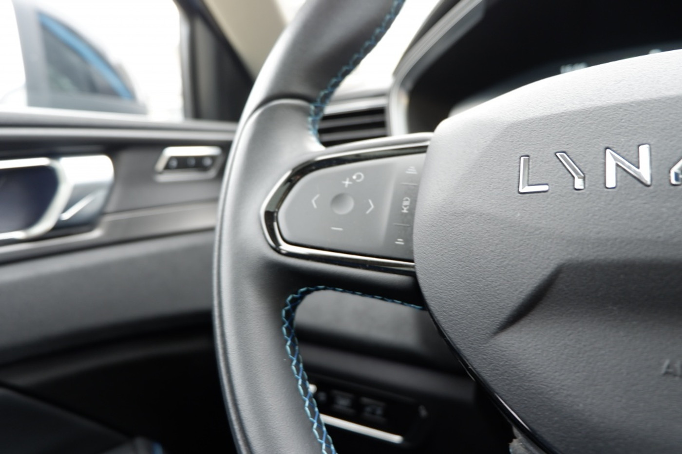 Foto van Lynk&co LYNK & Co 01