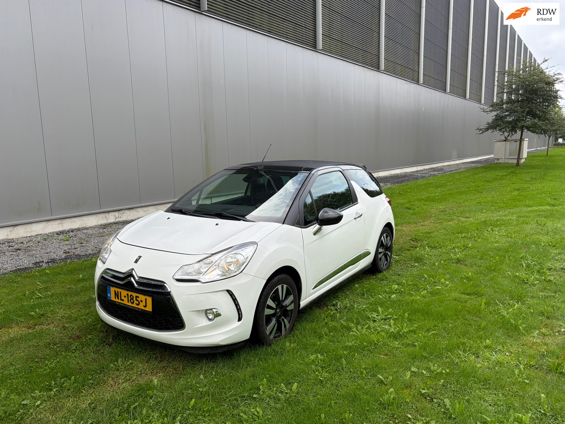 Citroen Ds3 Cabrio 1.2 VTi So Chic 2013 - voorkant