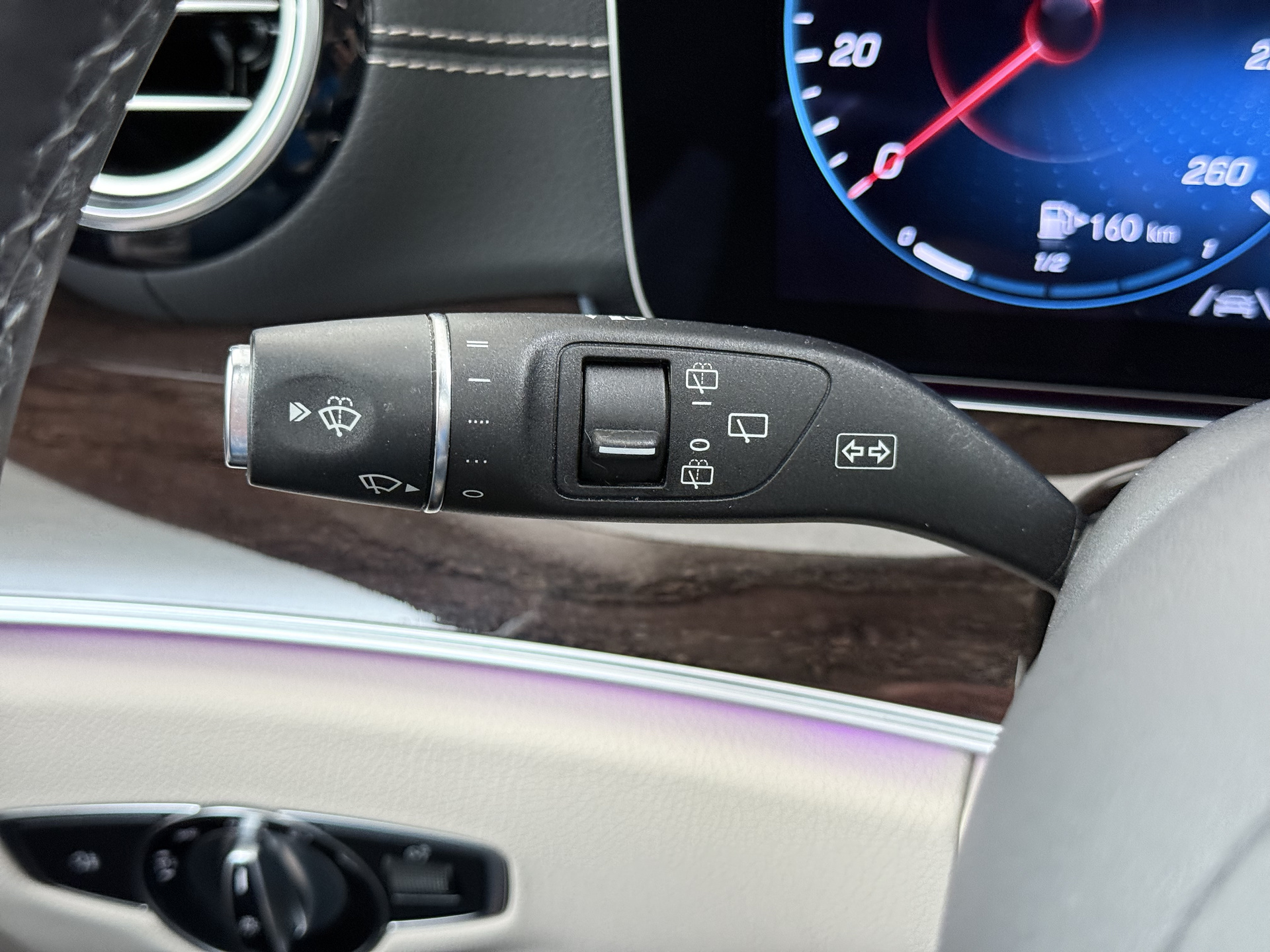 Foto van Mercedes-Benz E 300 E
