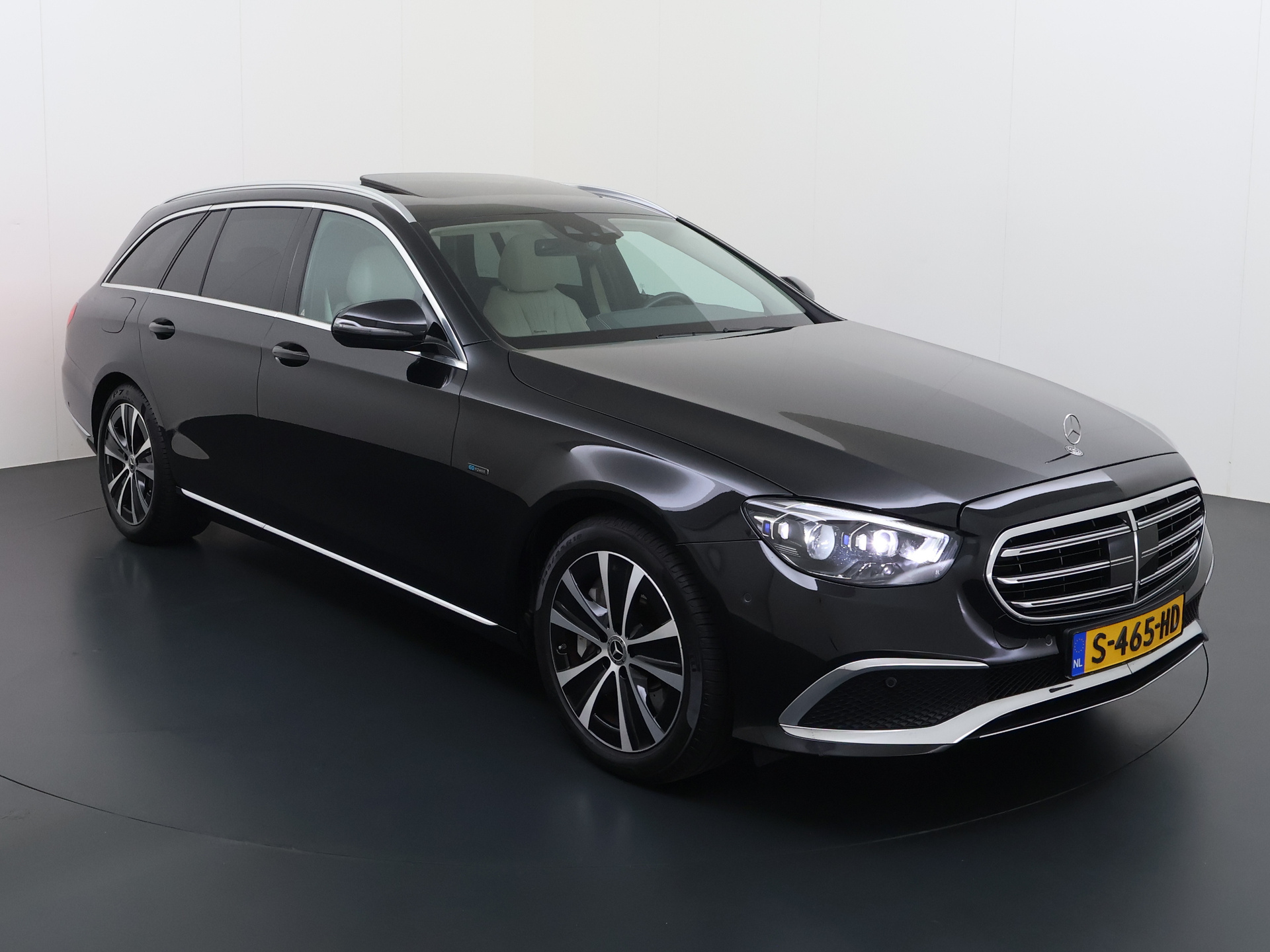 Foto van Mercedes-Benz E 300 E