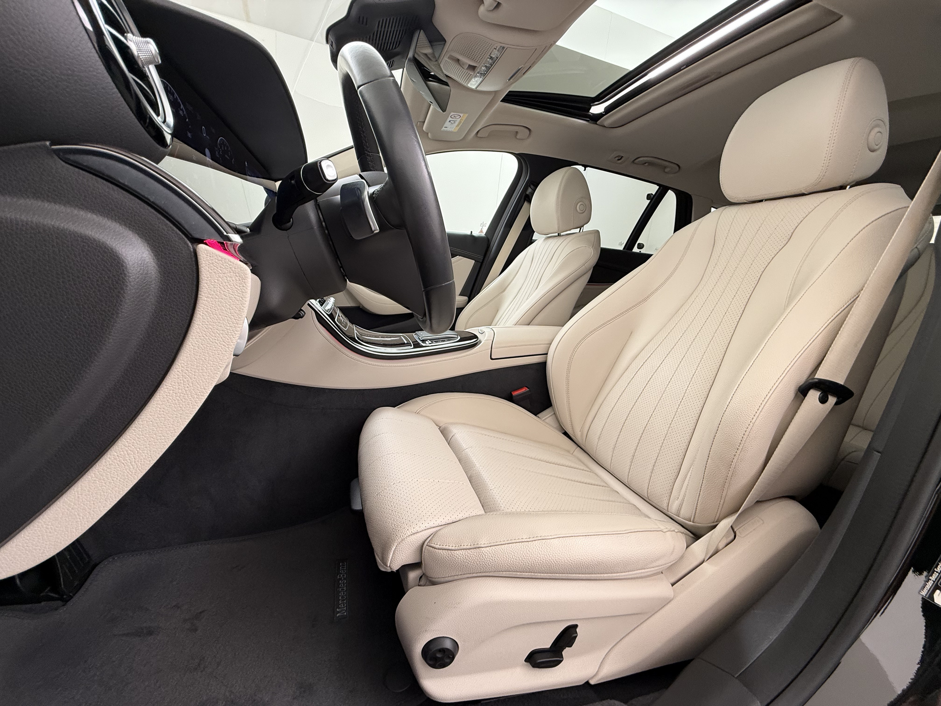 Foto van Mercedes-Benz E 300 E