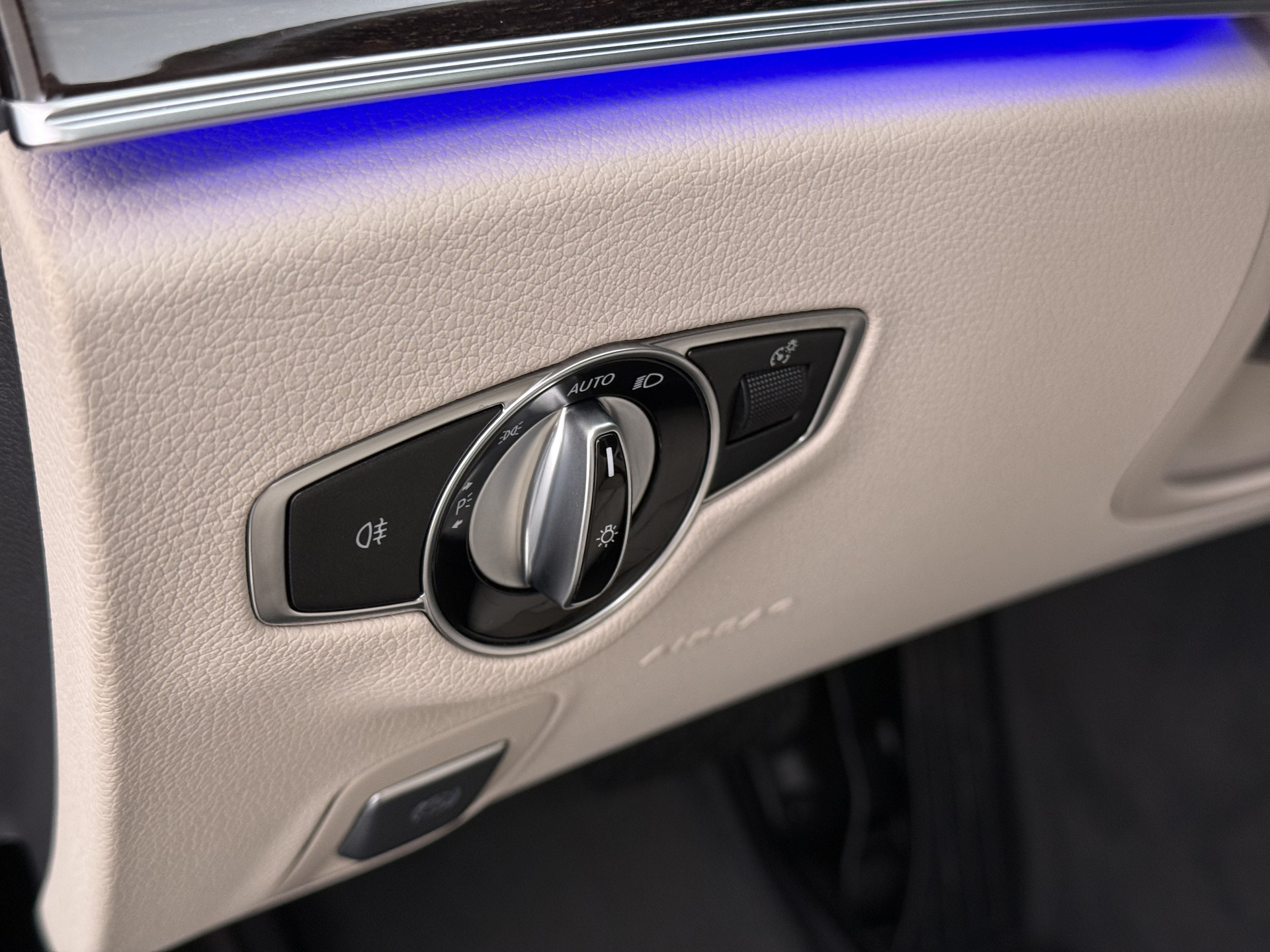 Foto van Mercedes-Benz E 300 E