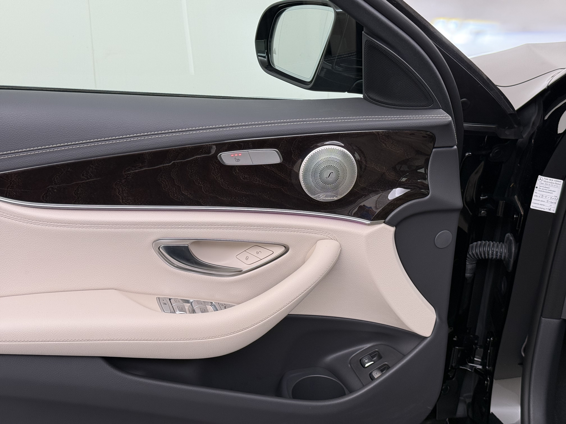 Foto van Mercedes-Benz E 300 E