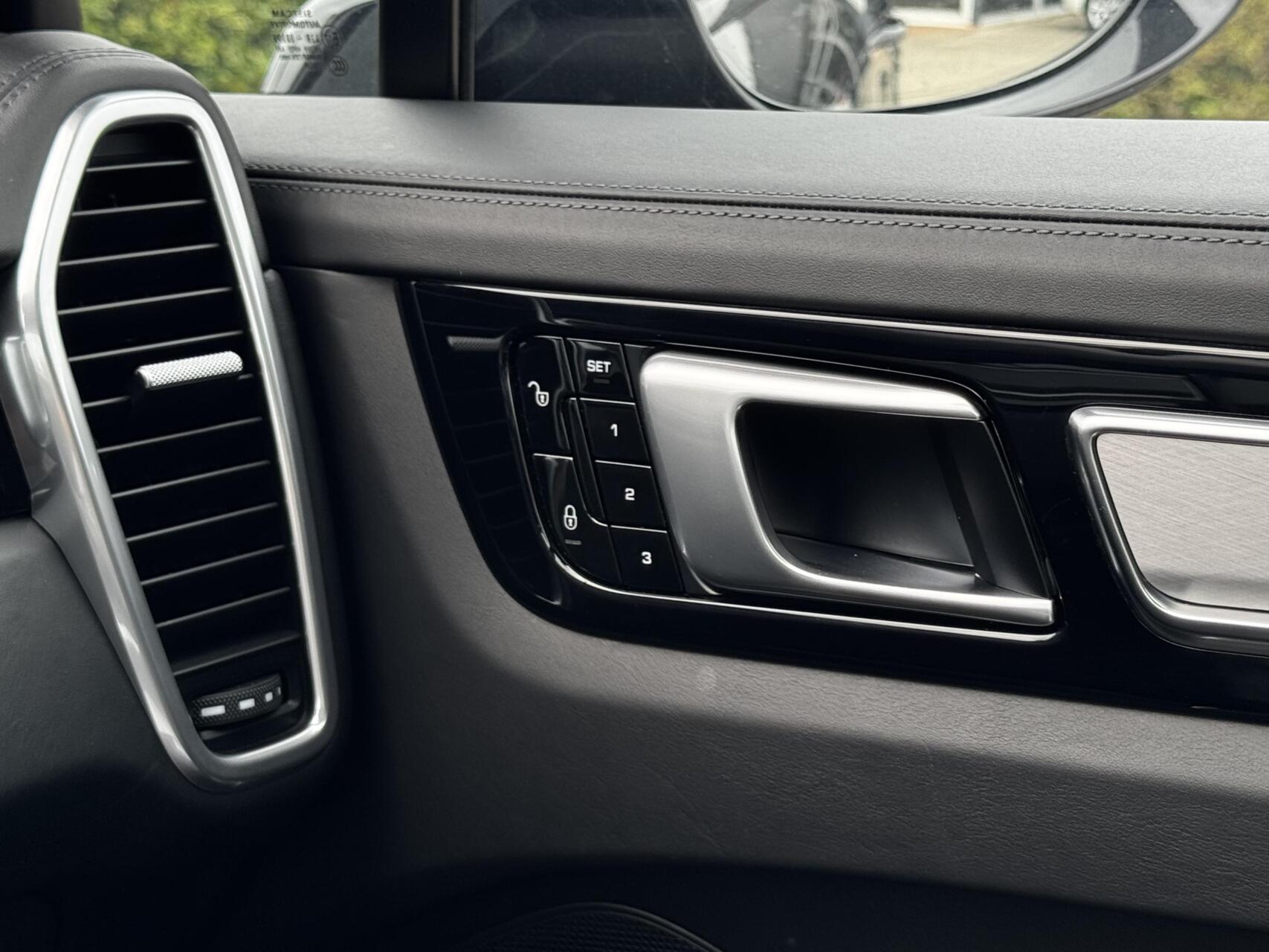 Foto van Porsche Cayenne Turbo