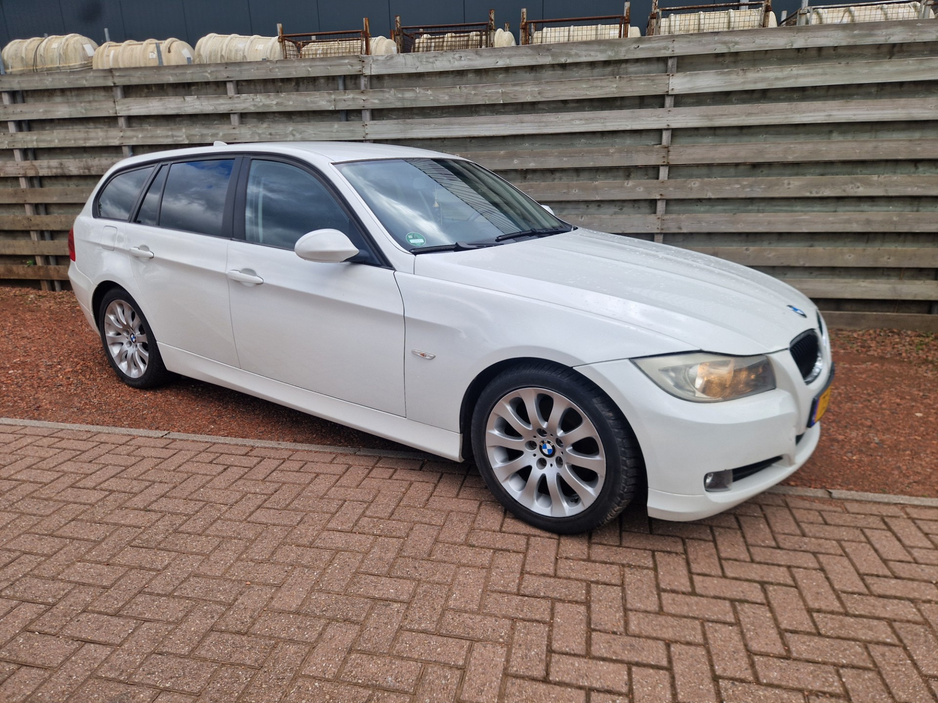 BMW 3er Reihe 320i Business Line Automaat, Navigatie 2008 - voorkant