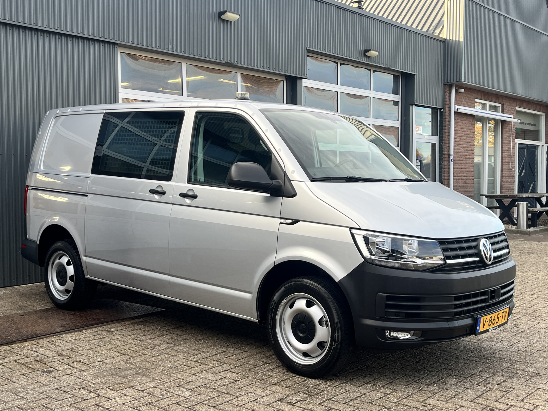 Volkswagen Transporter 2.0 TSI L1H2 Highline 2019 - voorkant