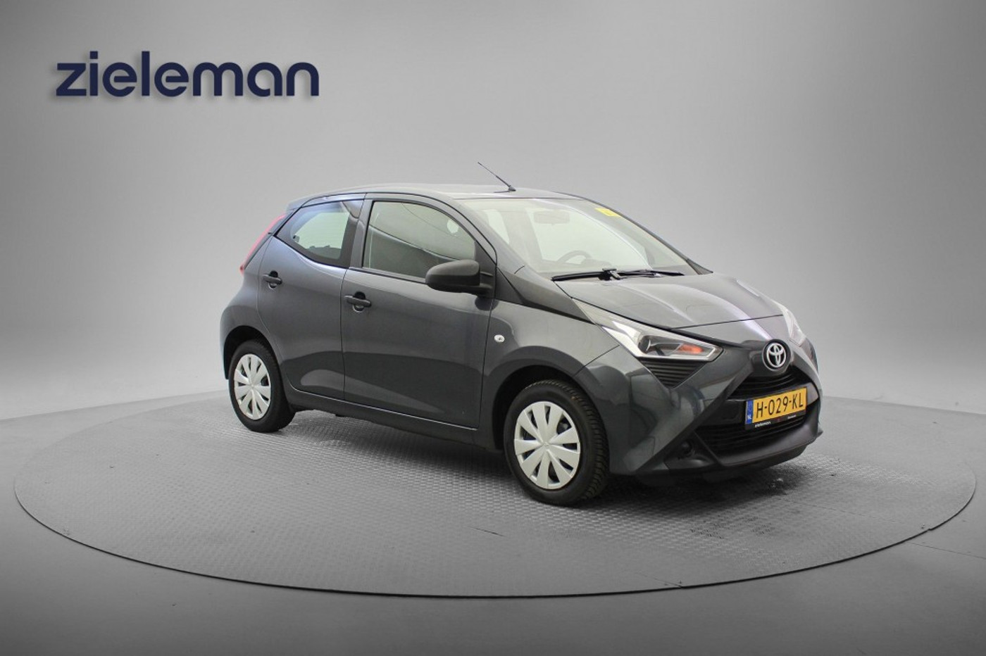Toyota Toyota Aygo 1.0 VVT-i x-Fun 5 Deurs - Airco, Multifunctioneel Stuur 2020 - voorkant
