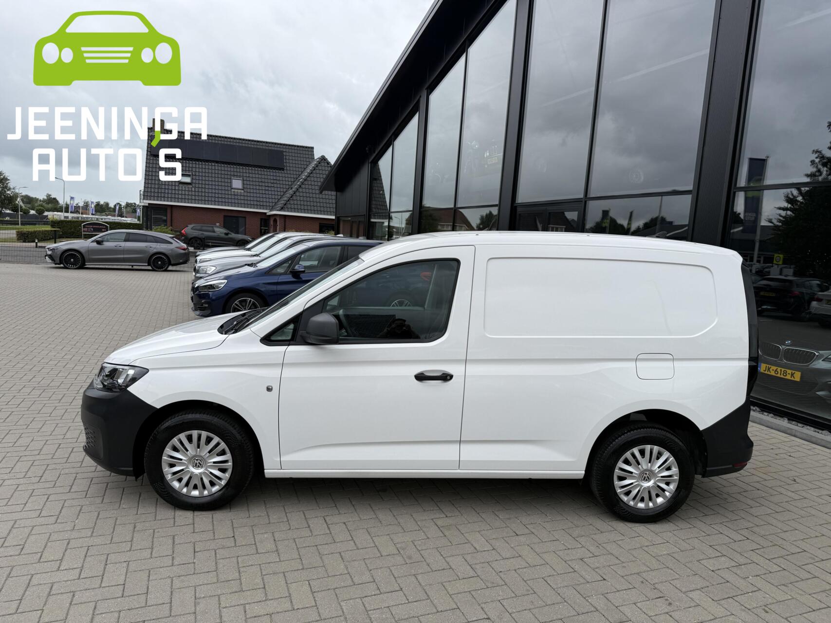 Foto van Volkswagen Caddy Modified Partition Wall