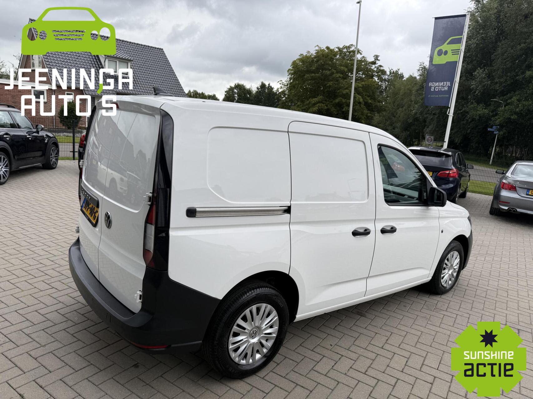 Foto van Volkswagen Caddy Modified Partition Wall