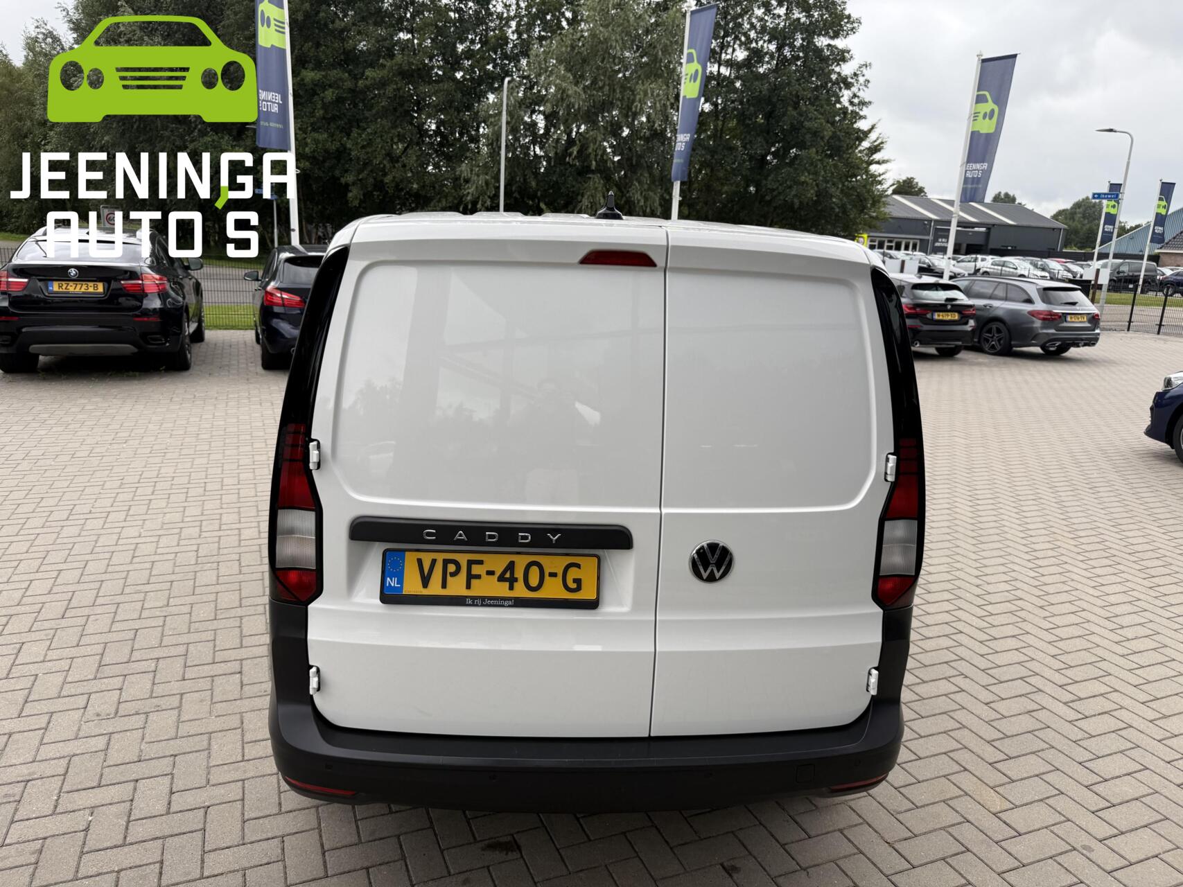 Foto van Volkswagen Caddy Modified Partition Wall