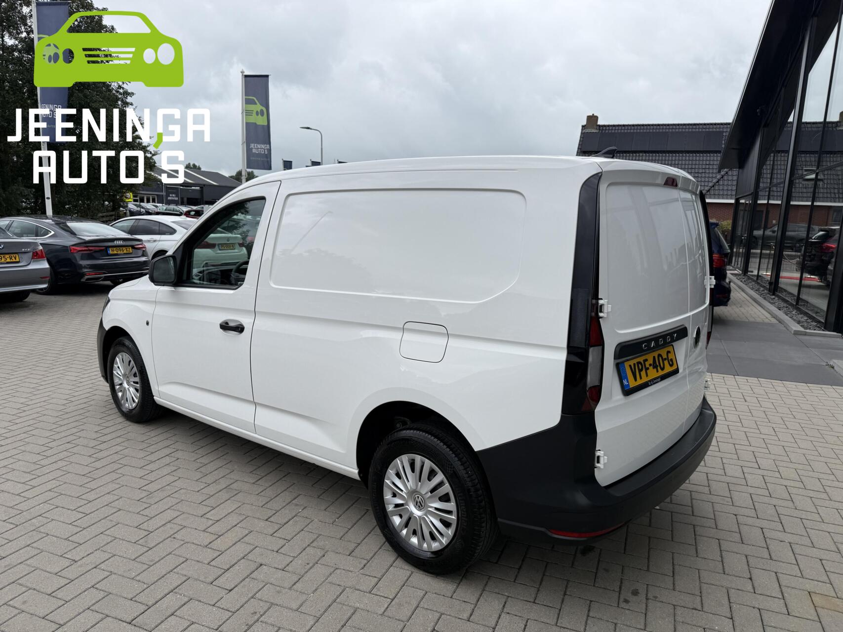 Foto van Volkswagen Caddy Modified Partition Wall