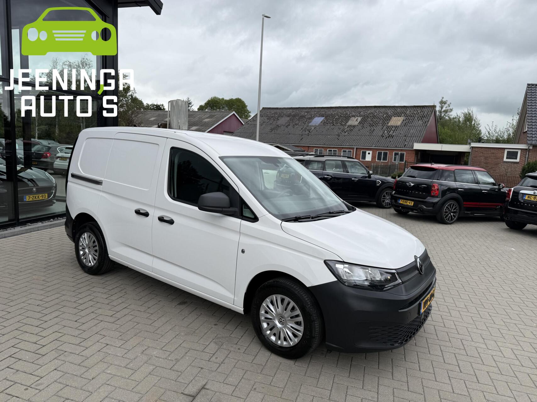 Foto van Volkswagen Caddy Modified Partition Wall