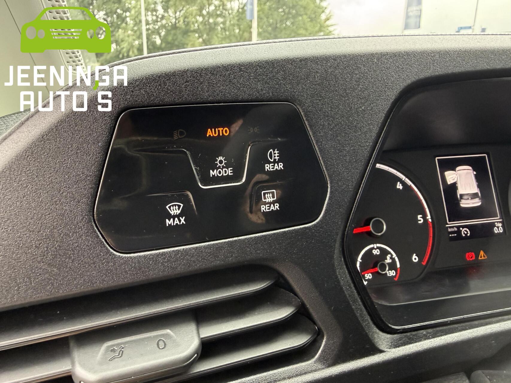 Foto van Volkswagen Caddy Modified Partition Wall