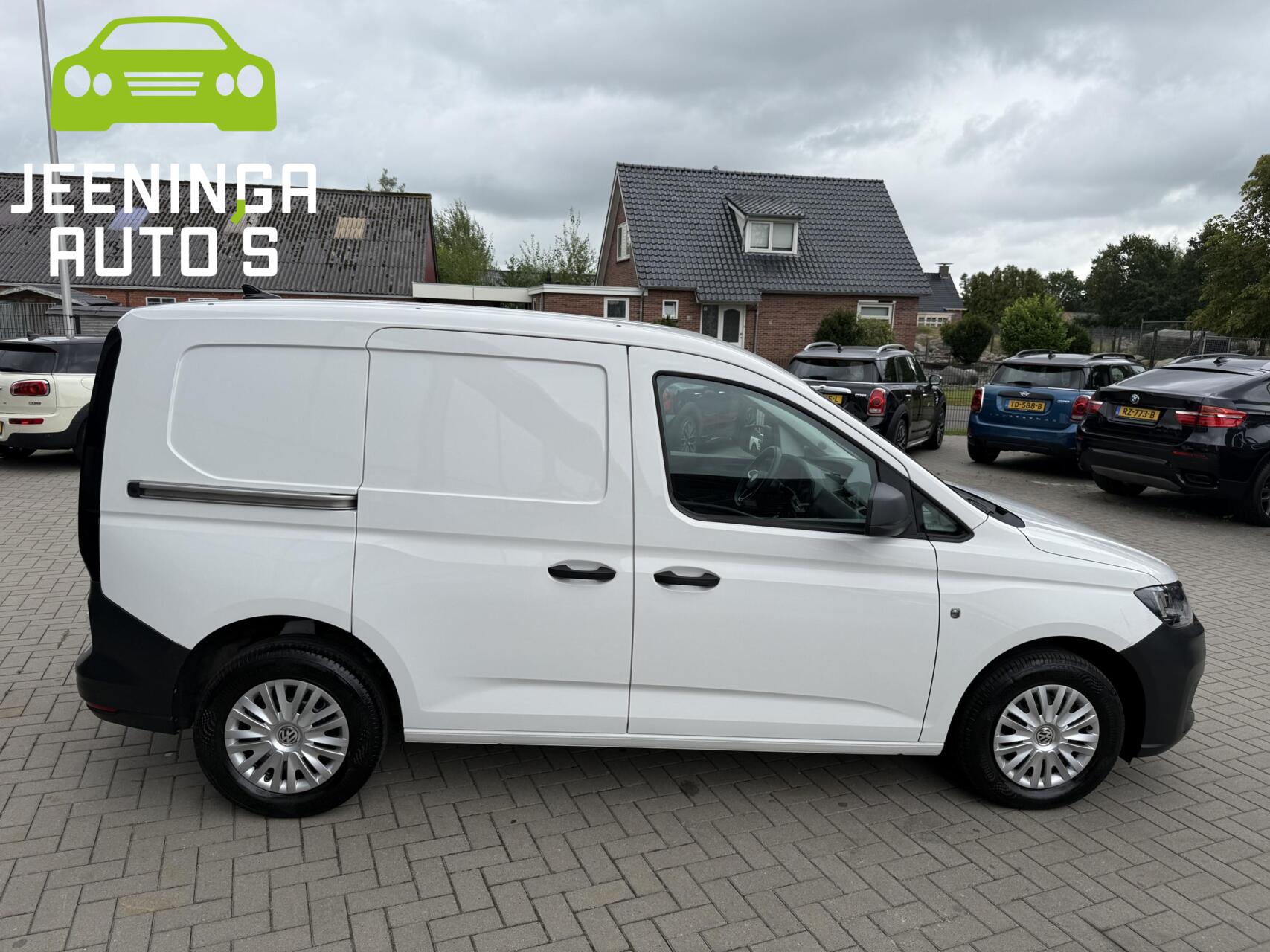 Foto van Volkswagen Caddy Modified Partition Wall