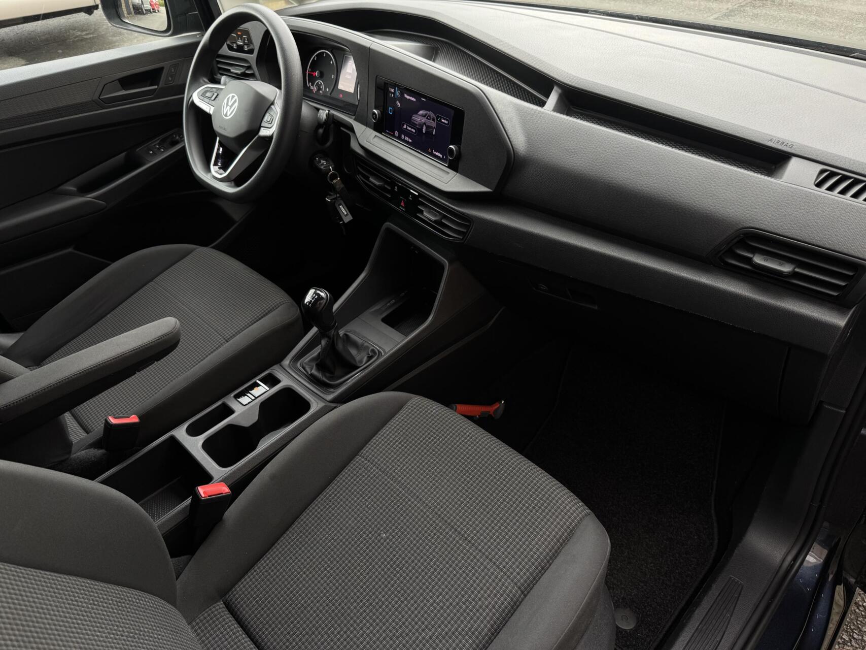 Foto van Volkswagen Caddy Modified Partition Wall