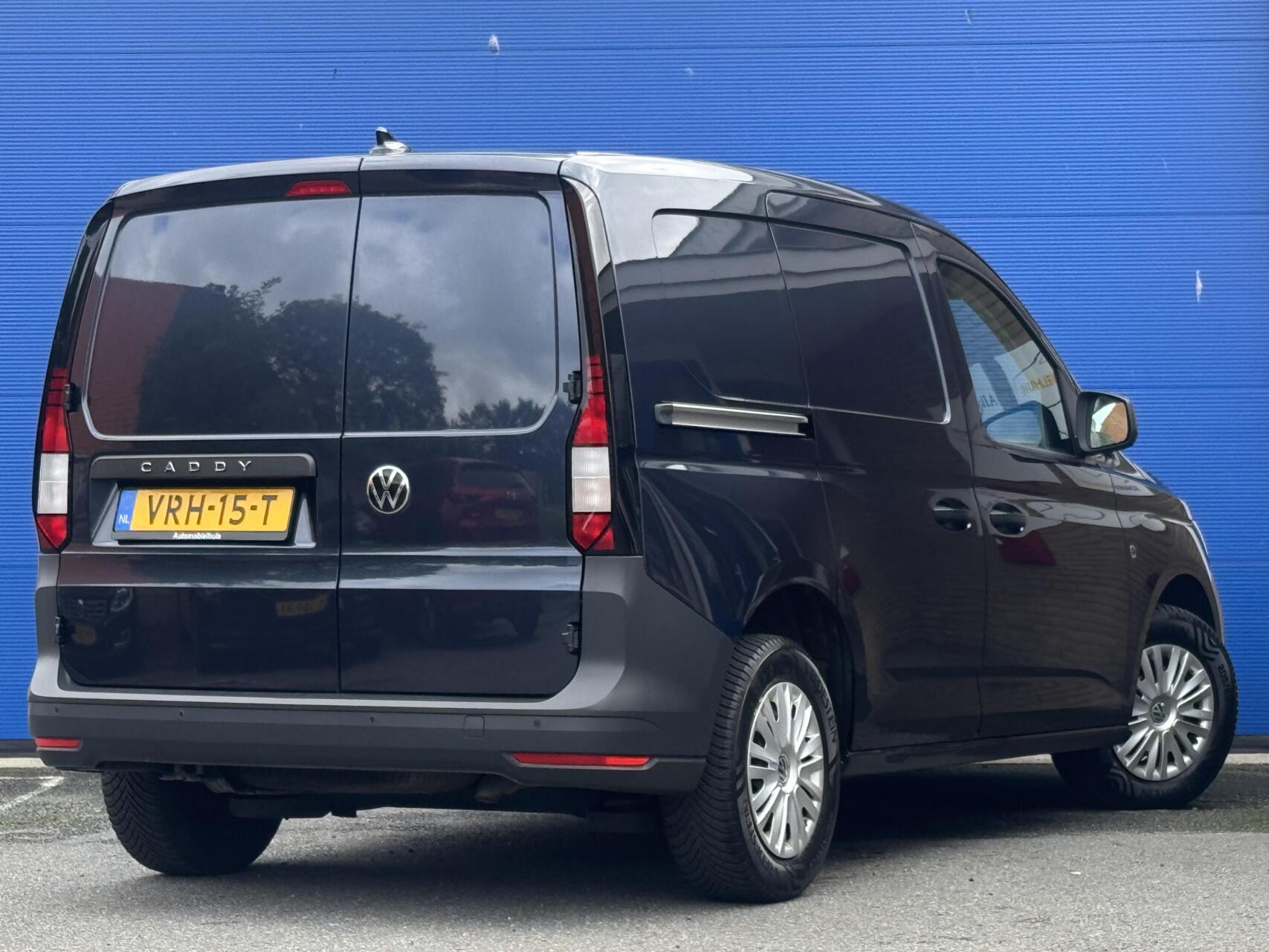 Foto van Volkswagen Caddy Modified Partition Wall