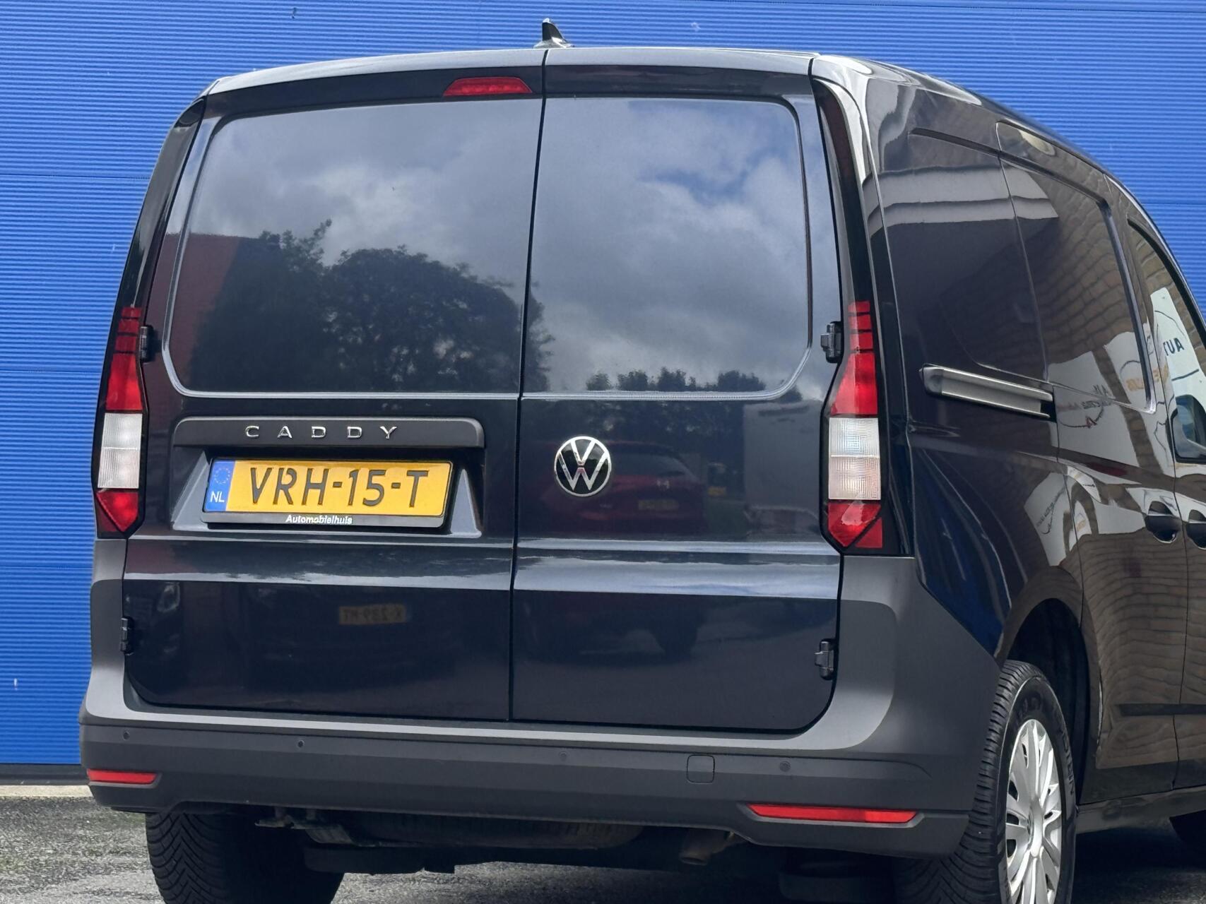 Foto van Volkswagen Caddy Modified Partition Wall