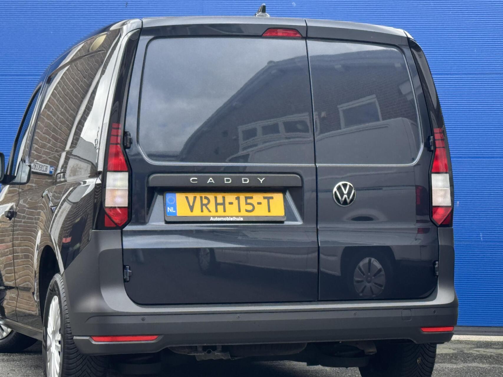 Foto van Volkswagen Caddy Modified Partition Wall