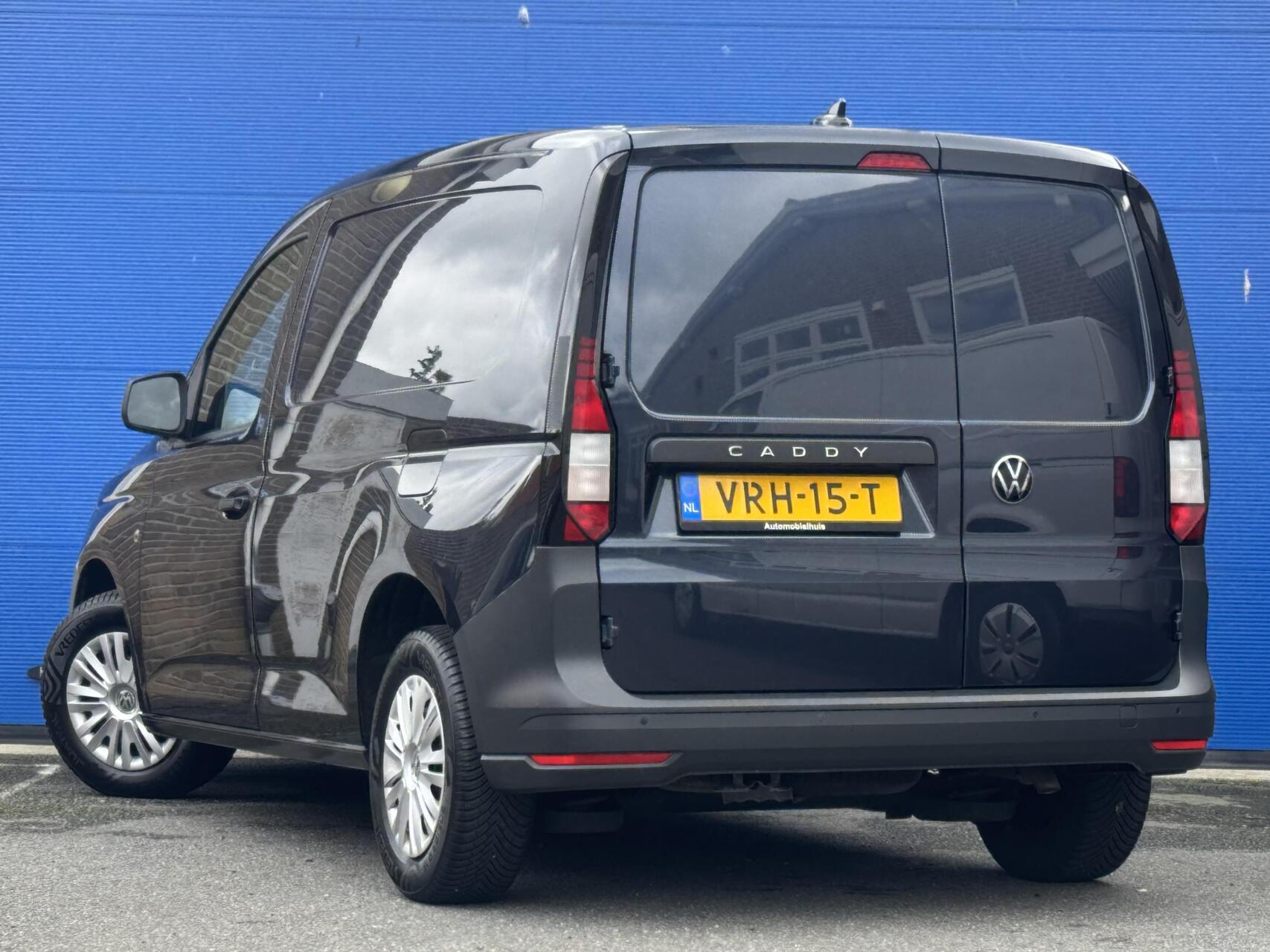 Foto van Volkswagen Caddy Modified Partition Wall