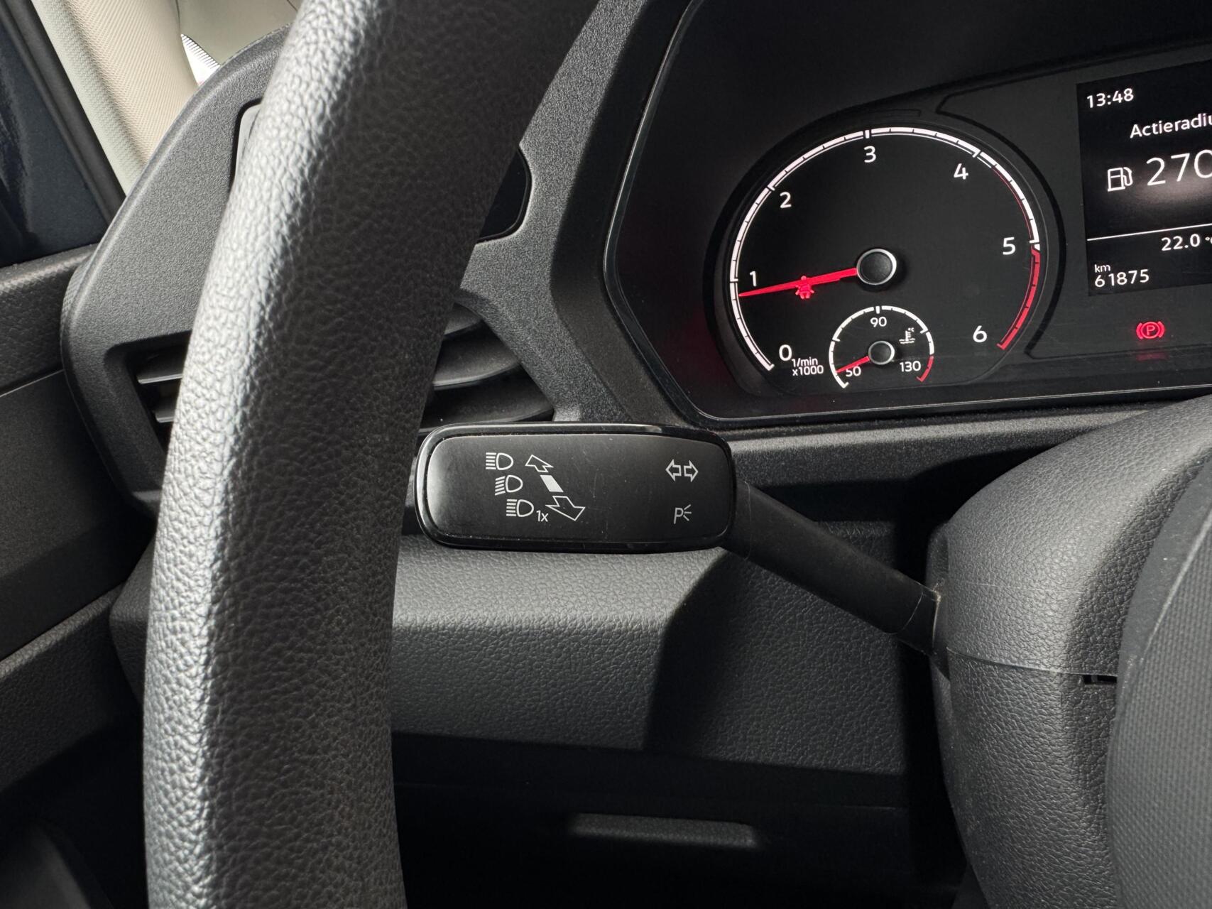 Foto van Volkswagen Caddy Modified Partition Wall