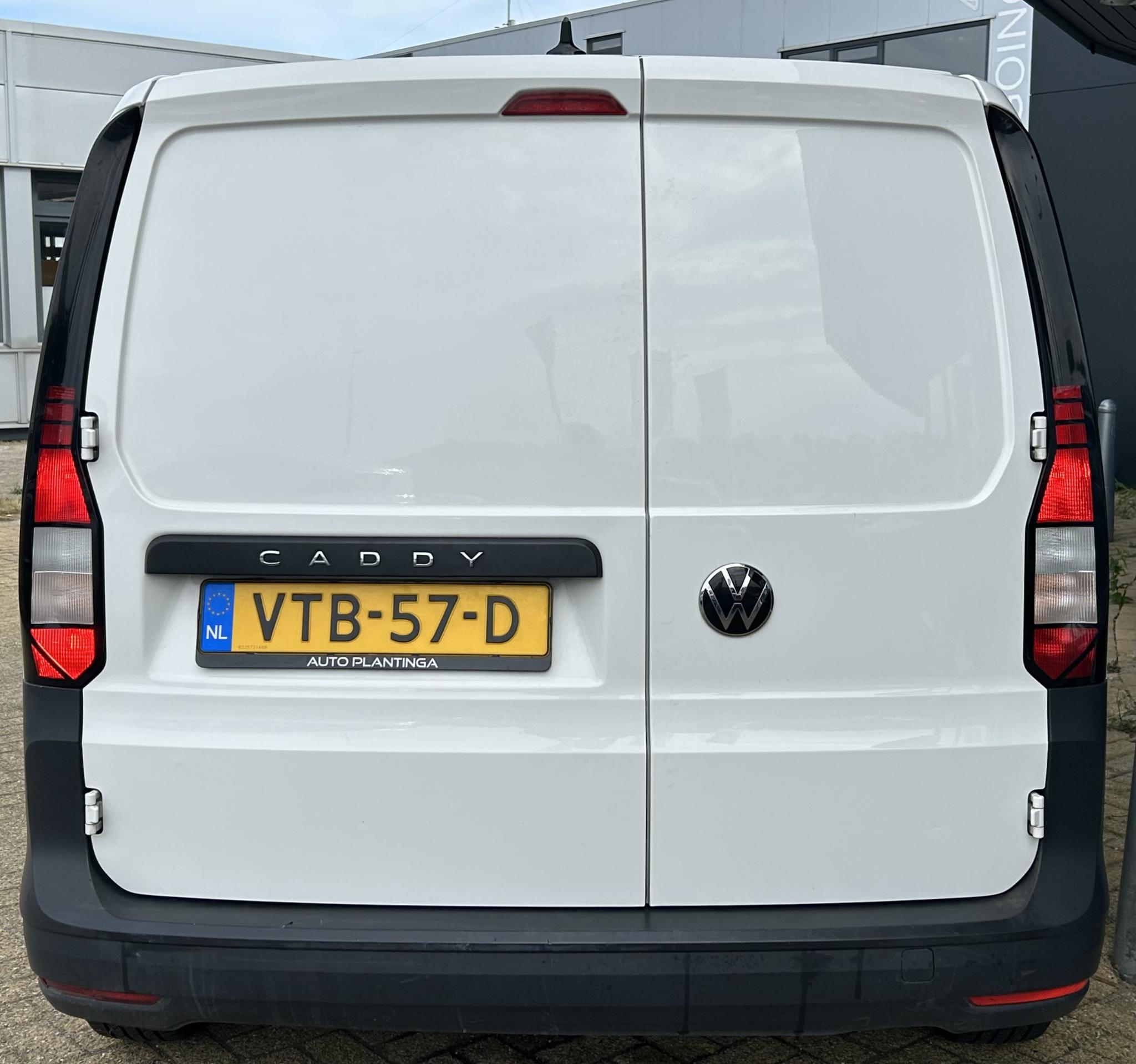 Foto van Volkswagen Caddy Modified Partition Wall